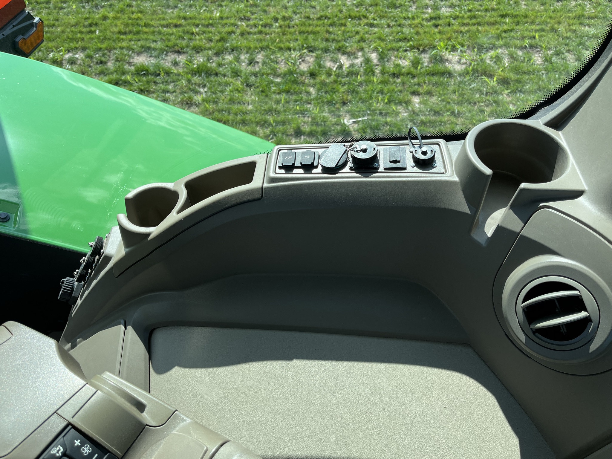  2022 John Deere 9R 640 at Heritage Tractor in Lacon, IL