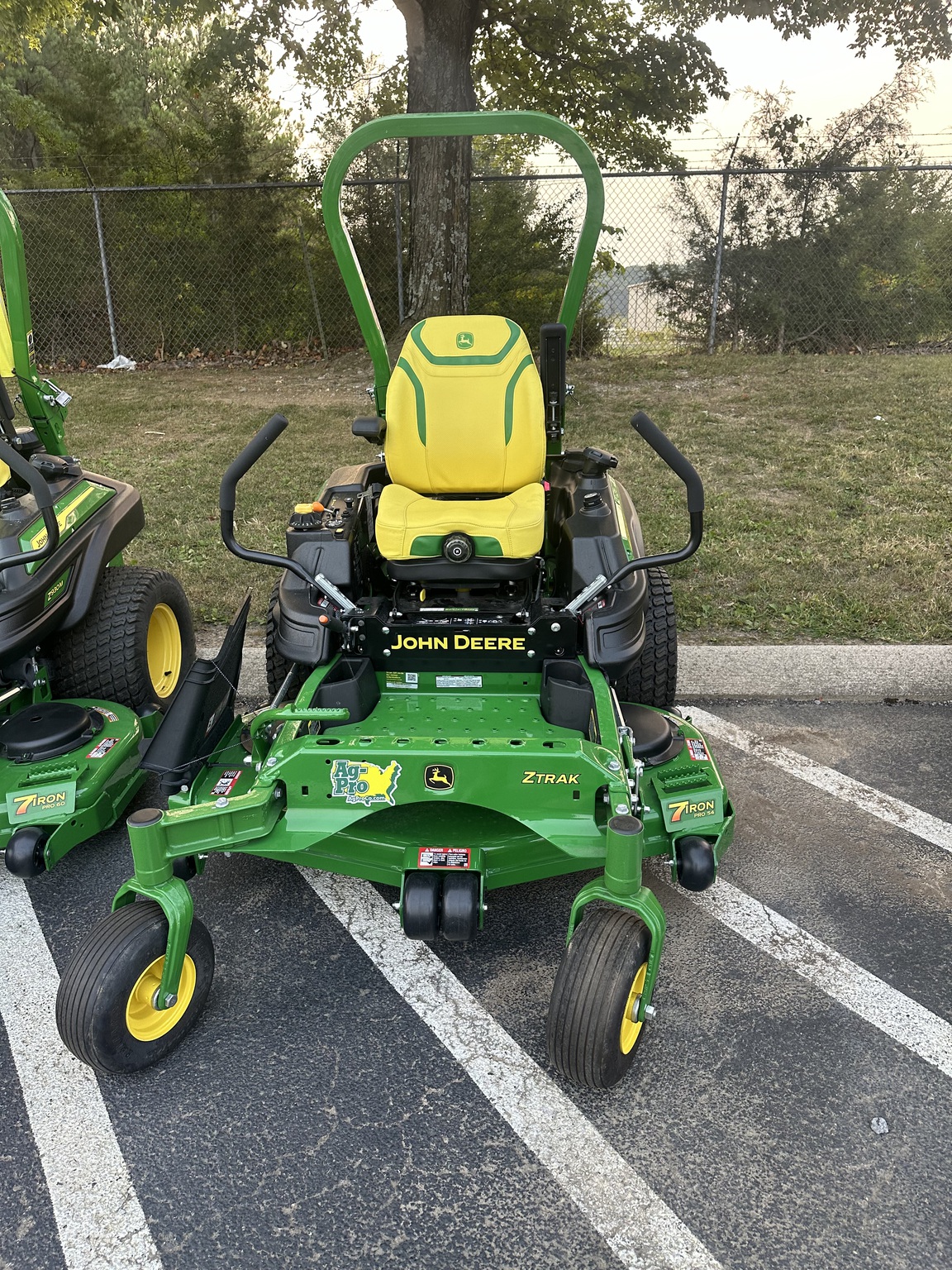 2025 John Deere Z930M Image 5