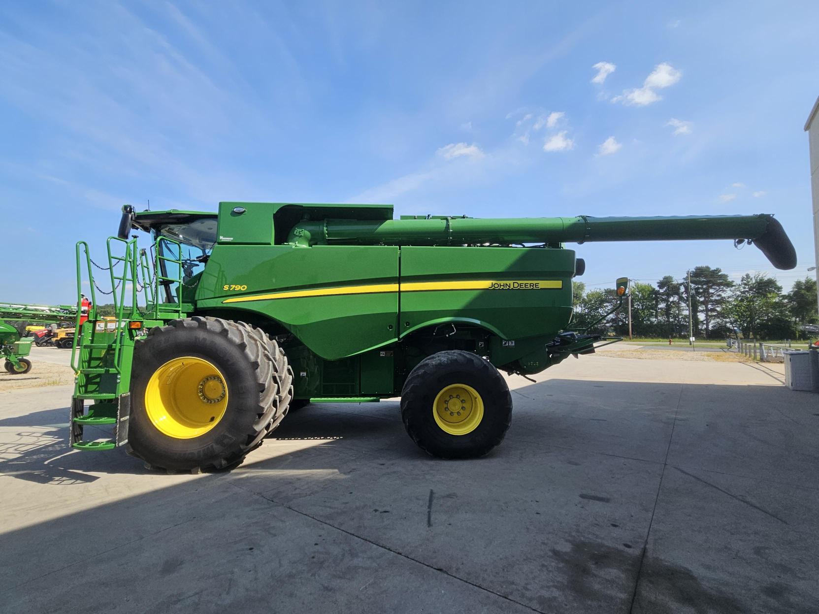 2024 John Deere S790 Image 4