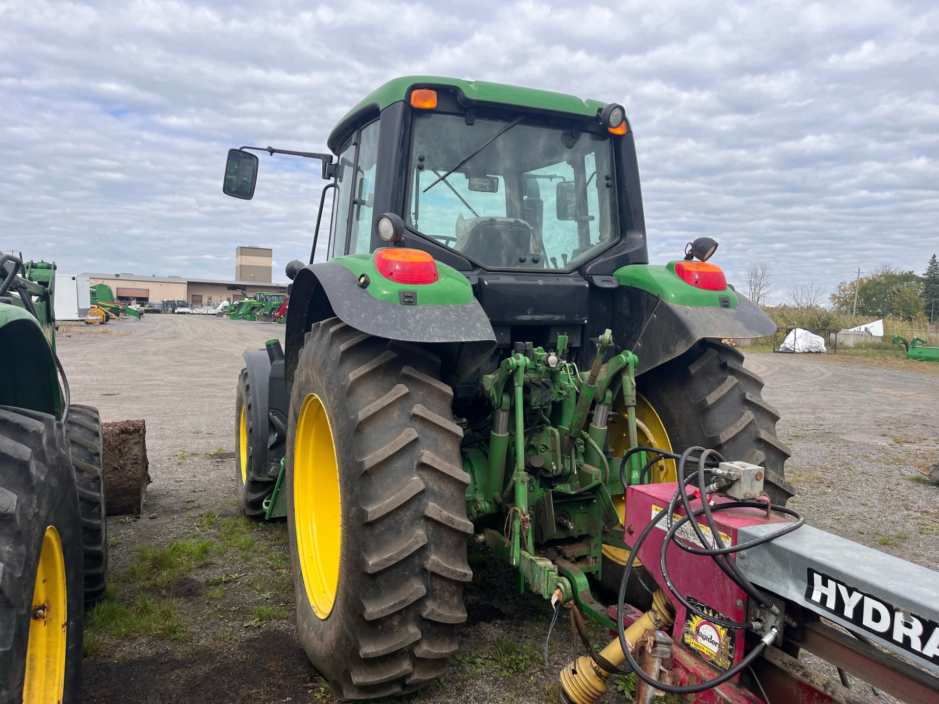 2017 John Deere 6110M Image 4