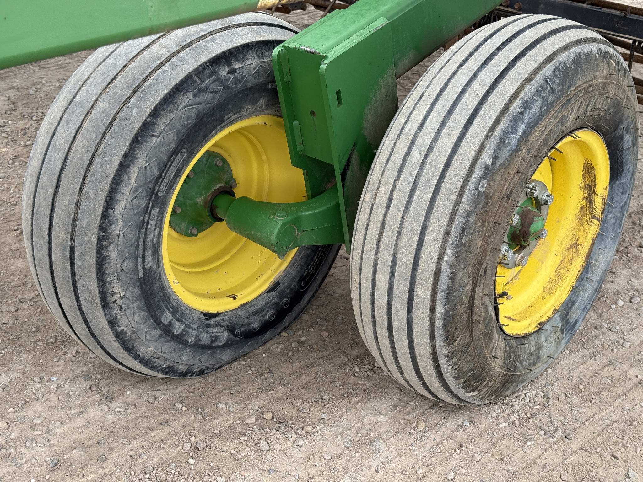 2010 John Deere 730 Image 25