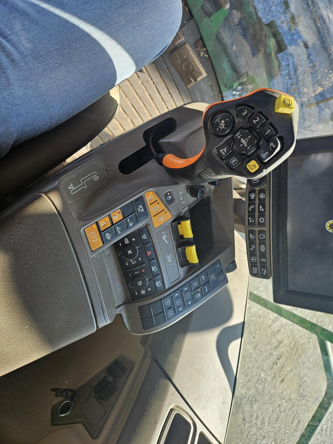 2018 John Deere S780 Image 15