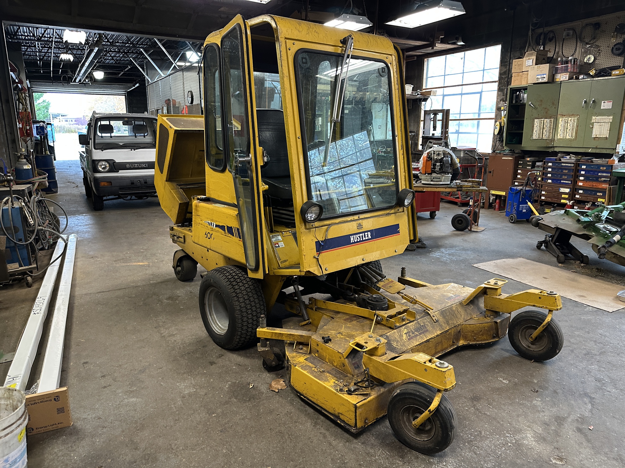 2004 Hustler 4600 Image 1