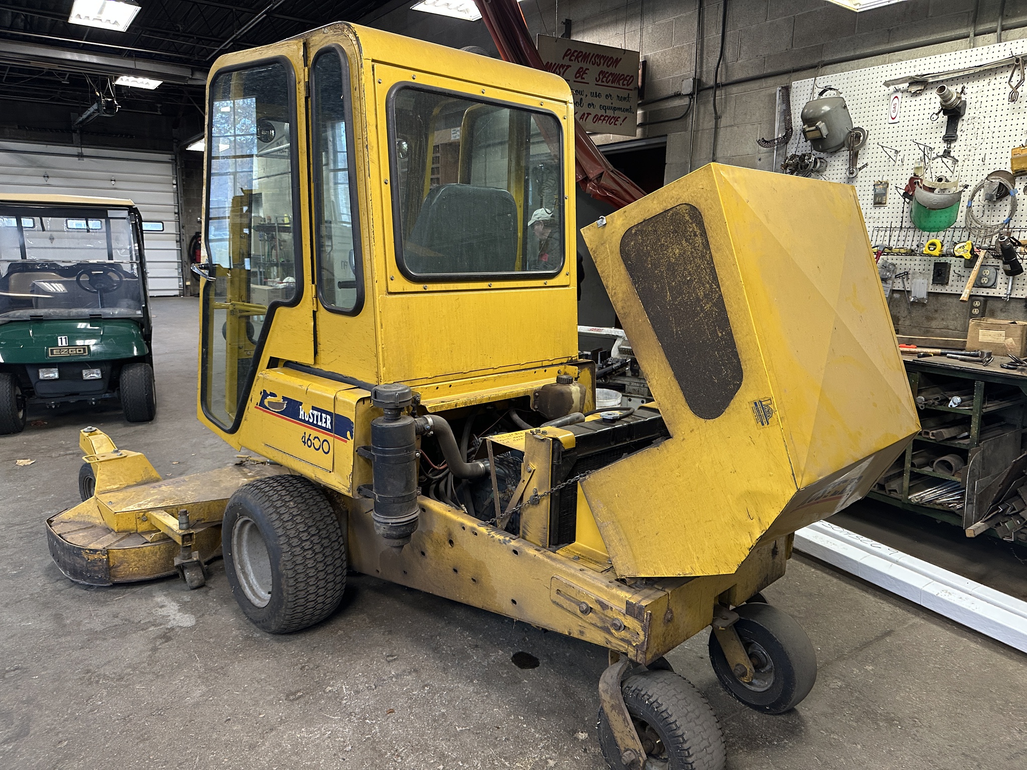 2004 Hustler 4600 Image 4