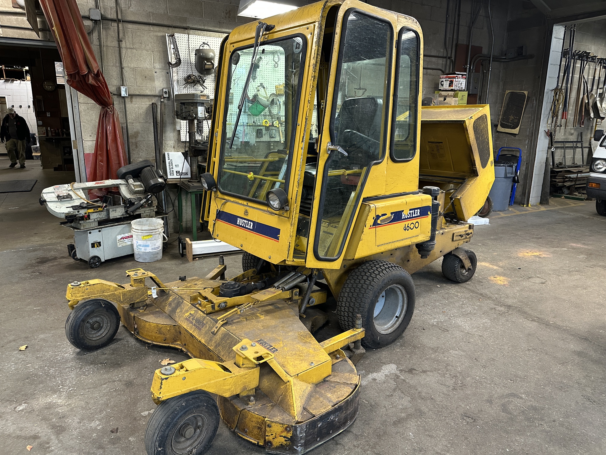 2004 Hustler 4600 Image 2