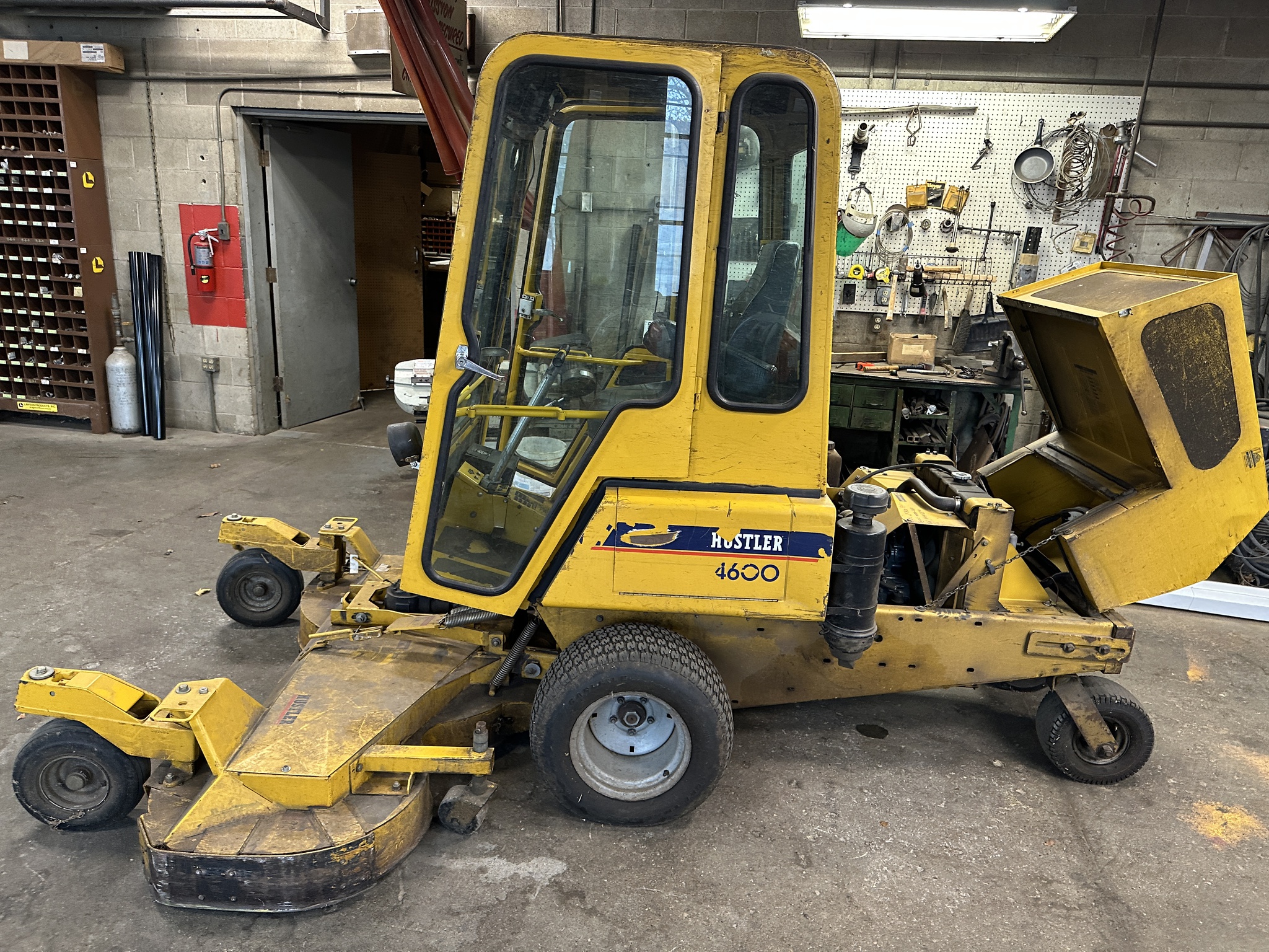 2004 Hustler 4600 Image 3