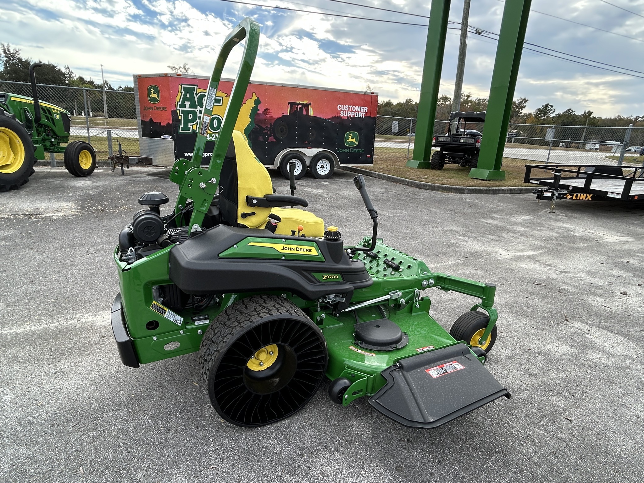 2025 John Deere Z970R Image 3