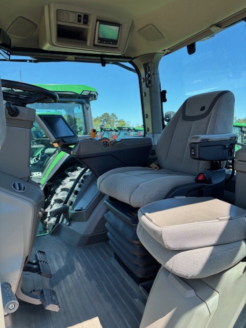 2022 John Deere 8R 370 Image 6