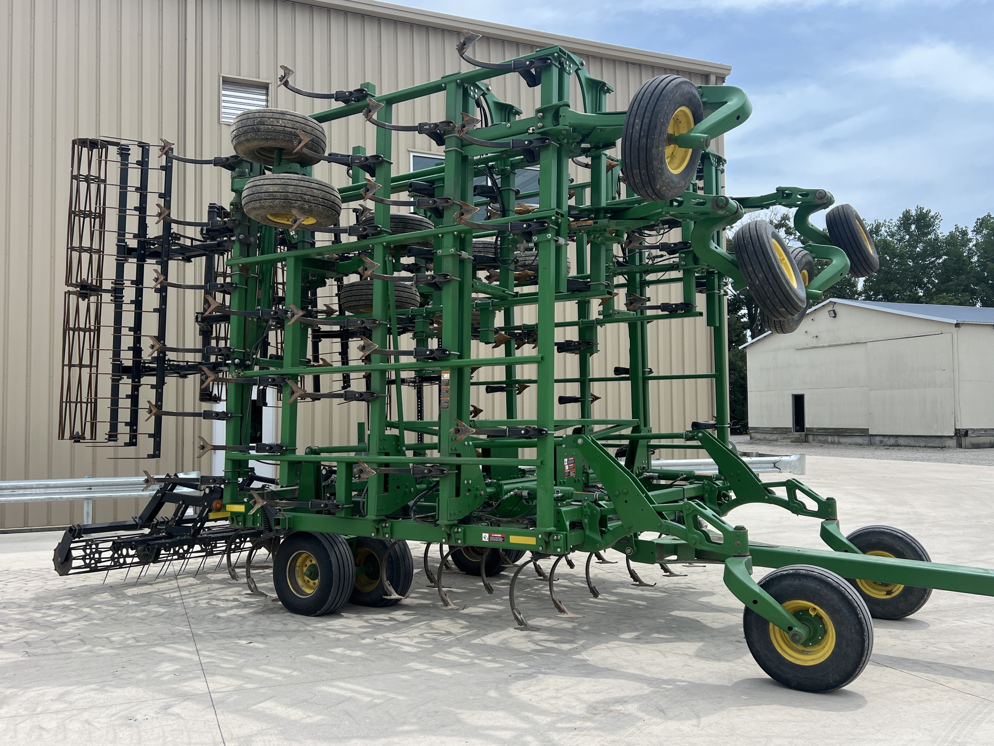 2014 John Deere 2210 Image 2