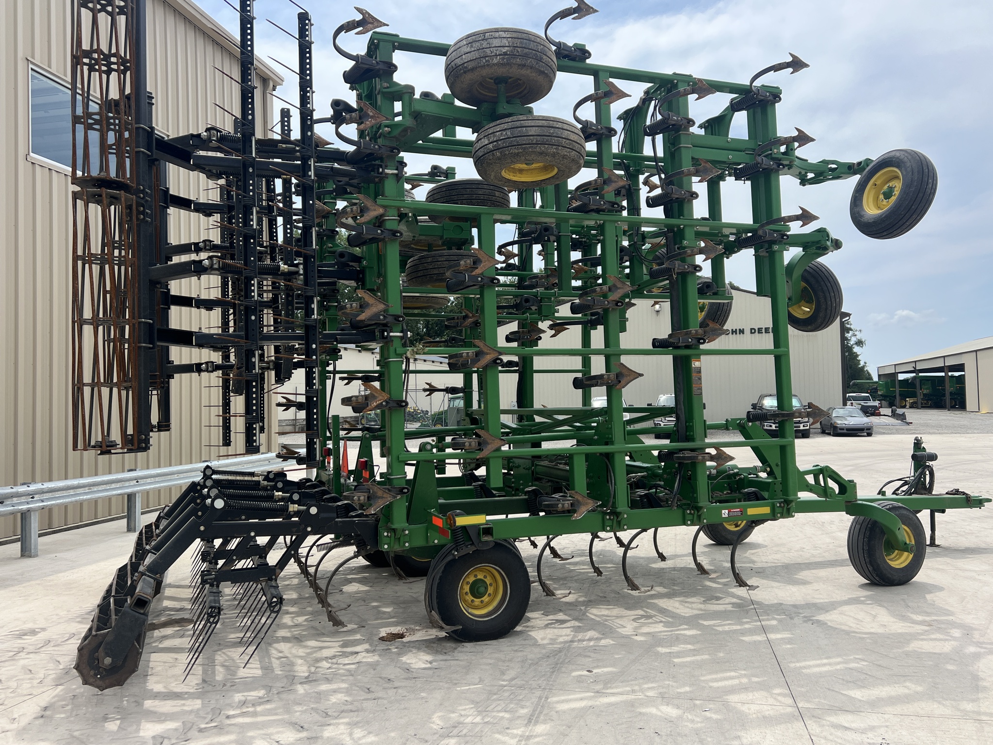2014 John Deere 2210 Image 3