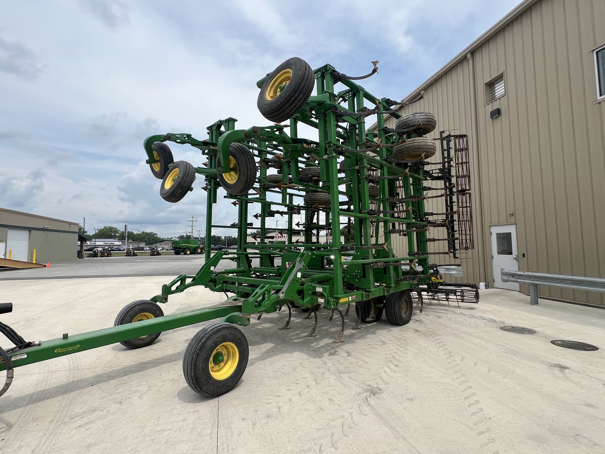 2014 John Deere 2210 Image 7