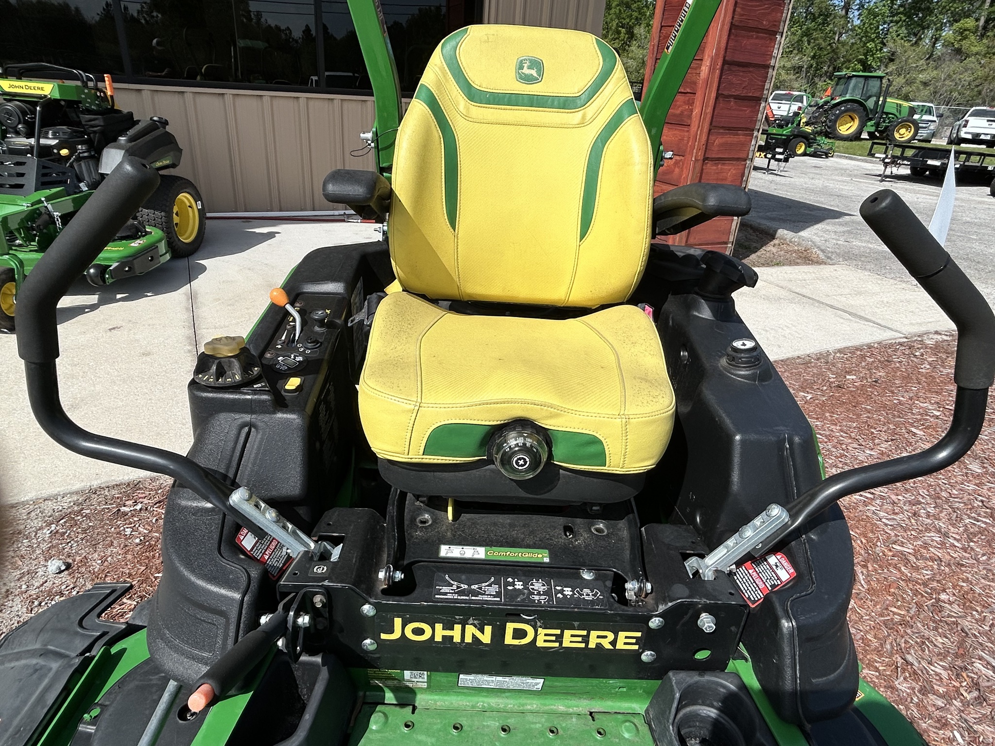 2023 John Deere Z930M Image 6