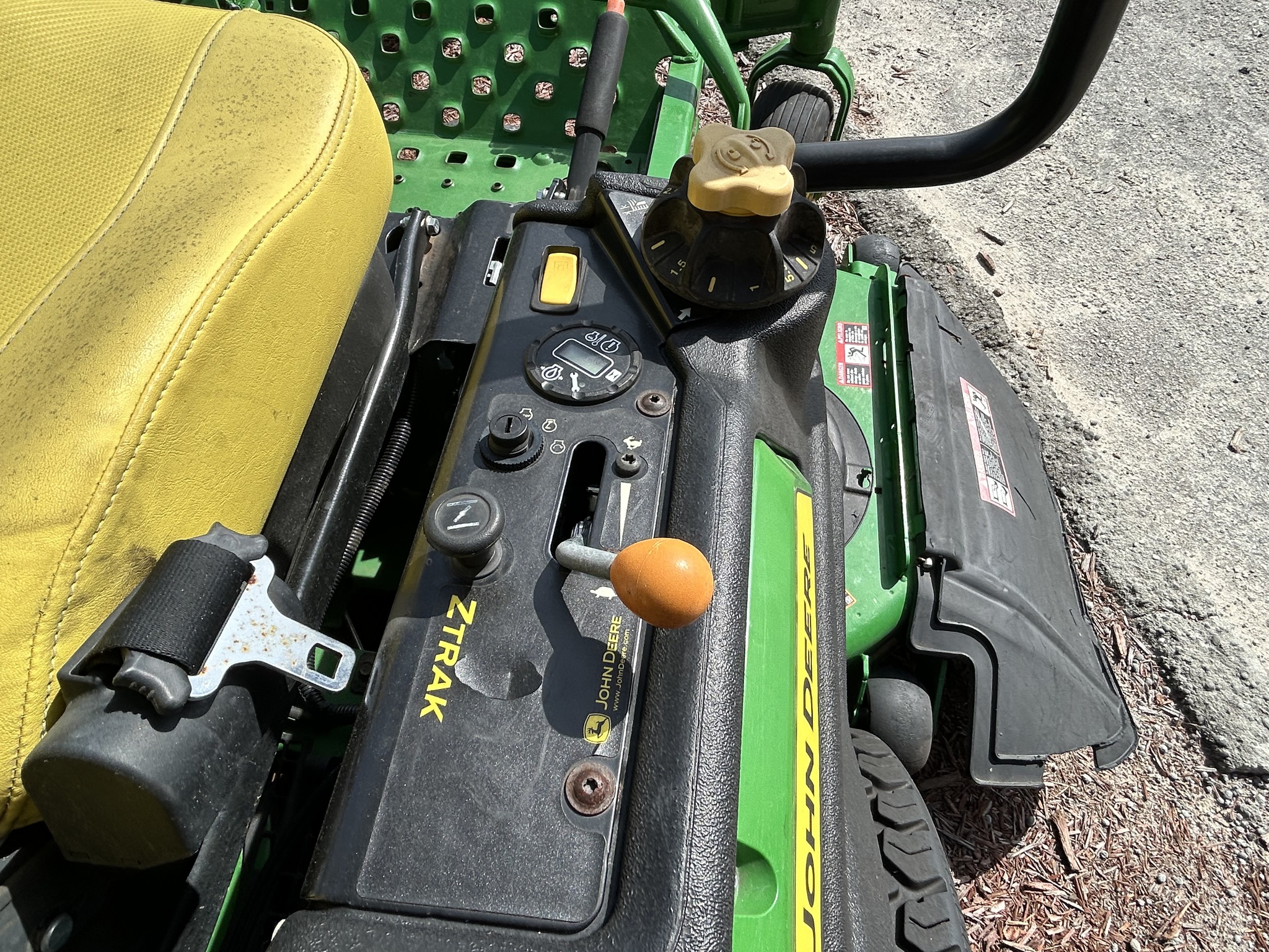 2023 John Deere Z930M Image 8