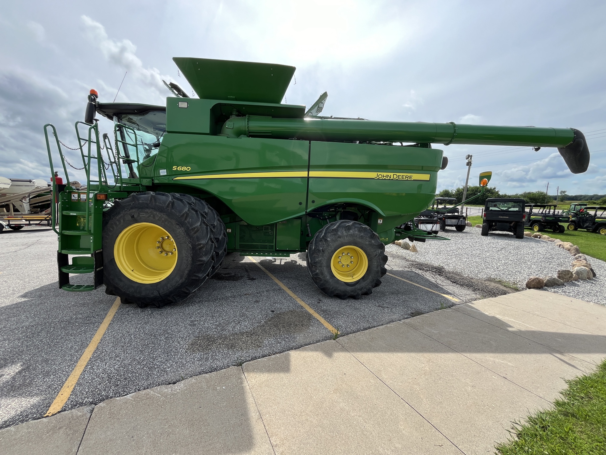 2014 John Deere S680 Image 6