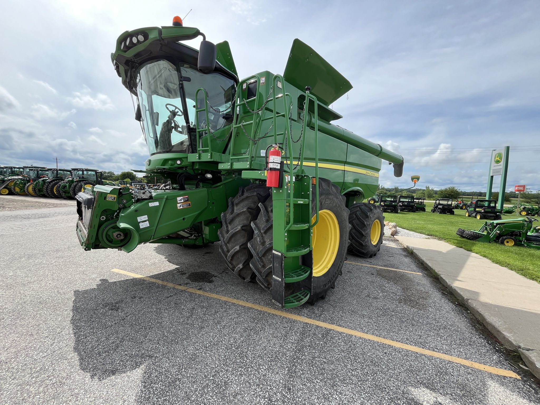 2014 John Deere S680 Image 7