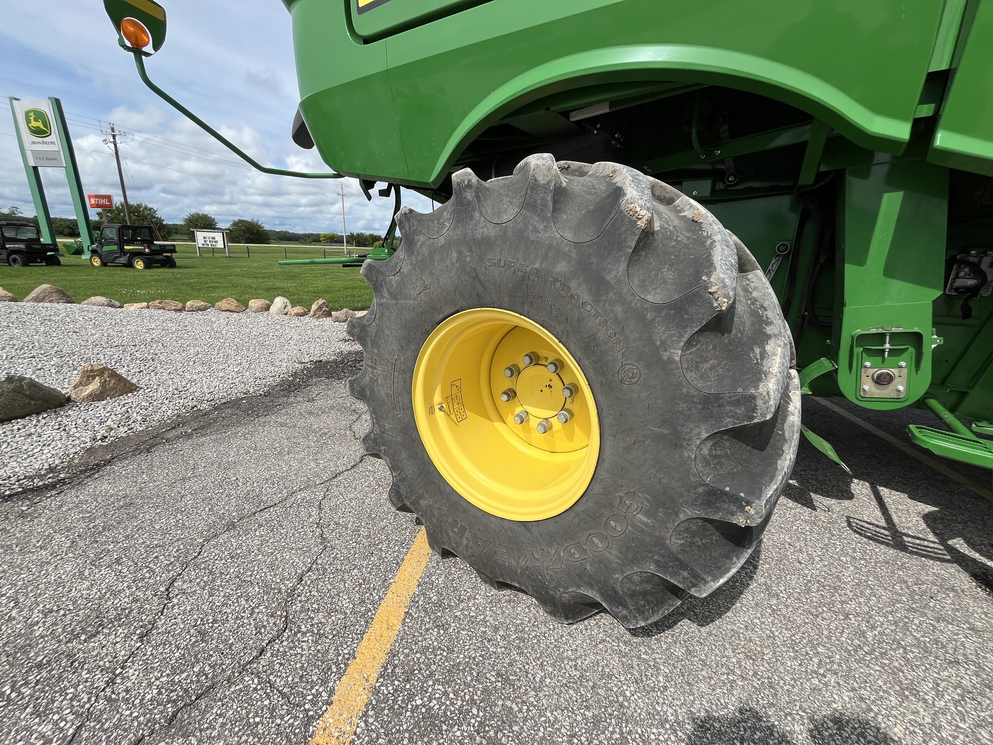 2014 John Deere S680 Image 13