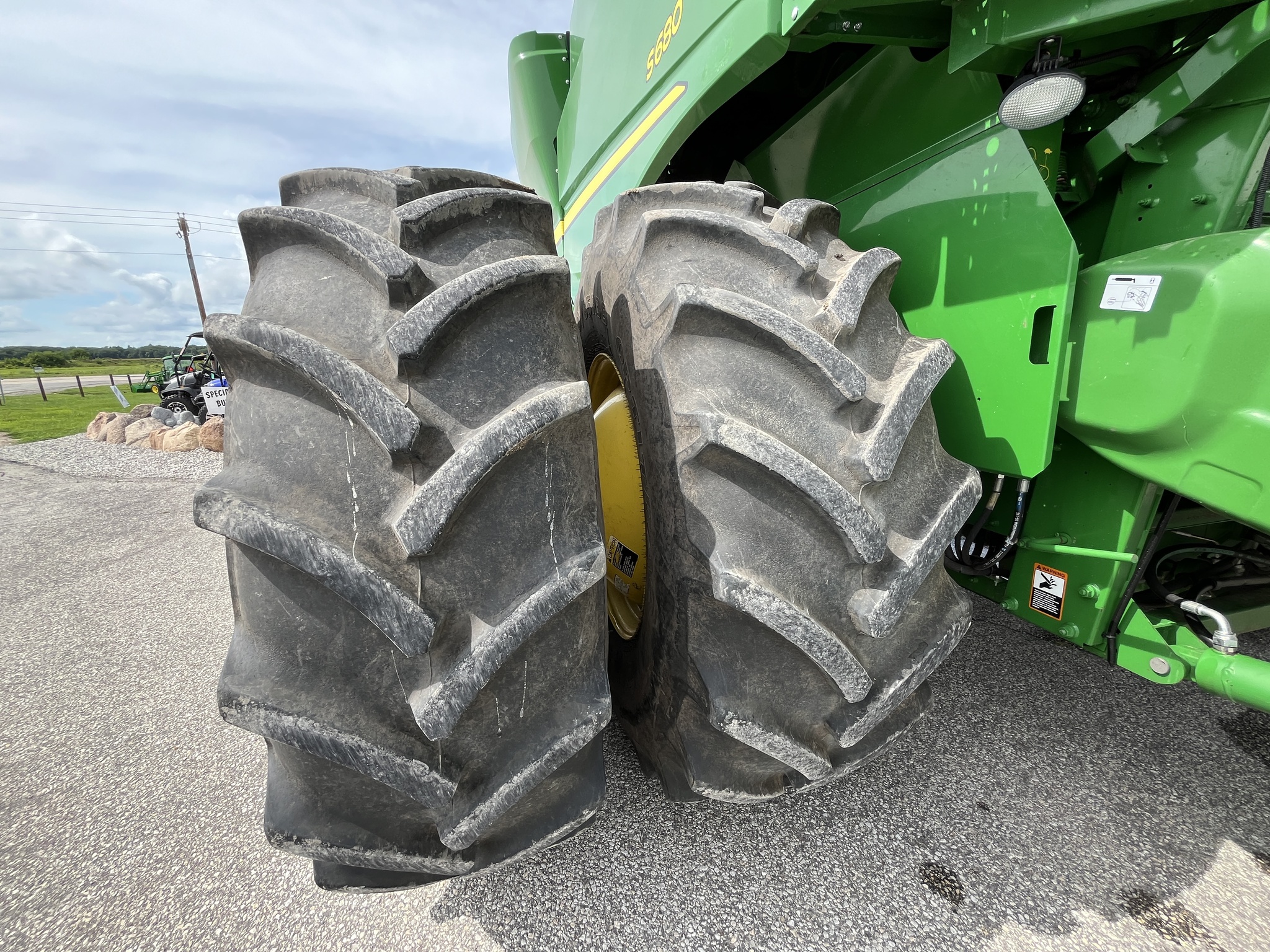 2014 John Deere S680 Image 16