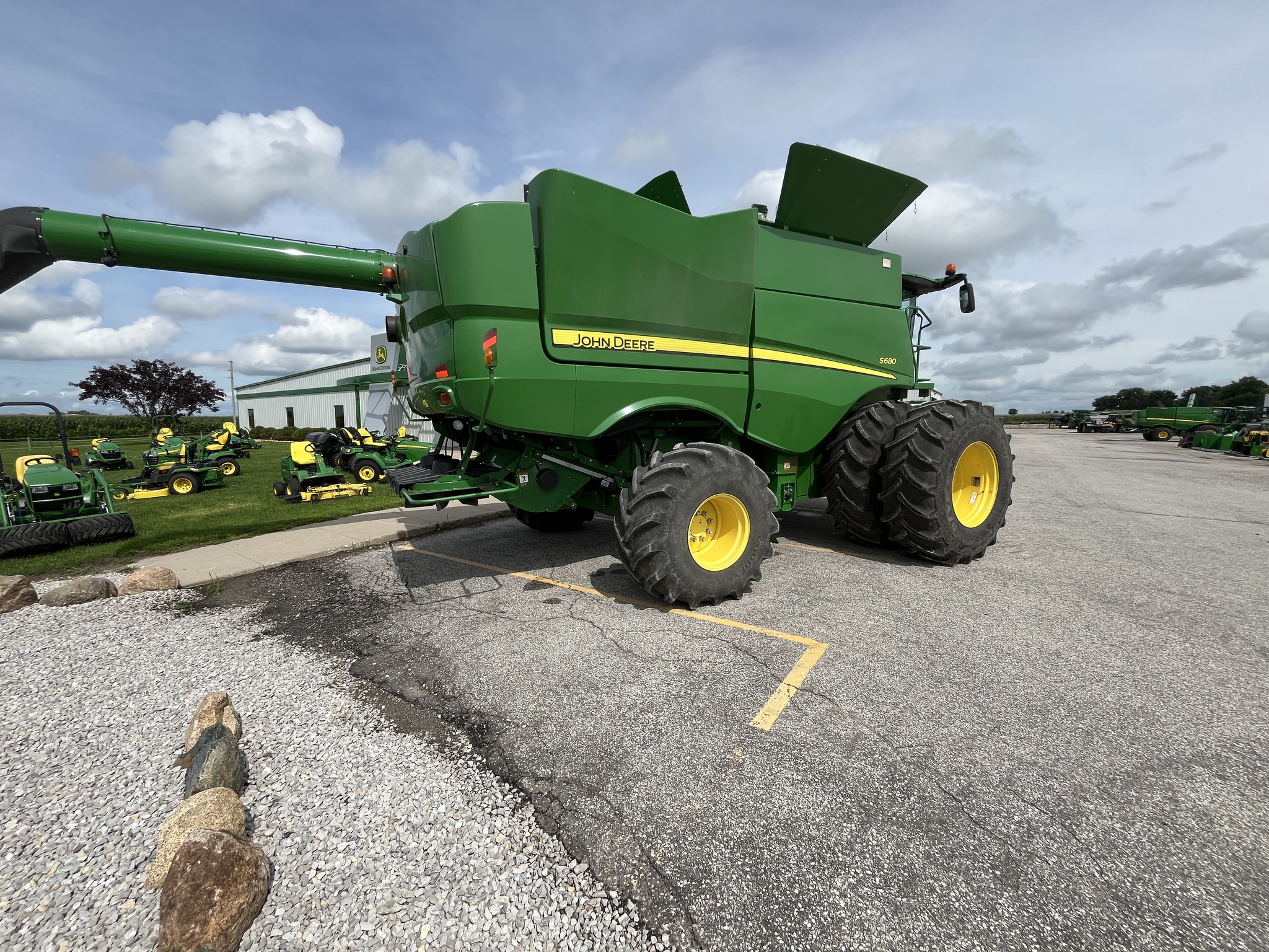 2014 John Deere S680 Image 3