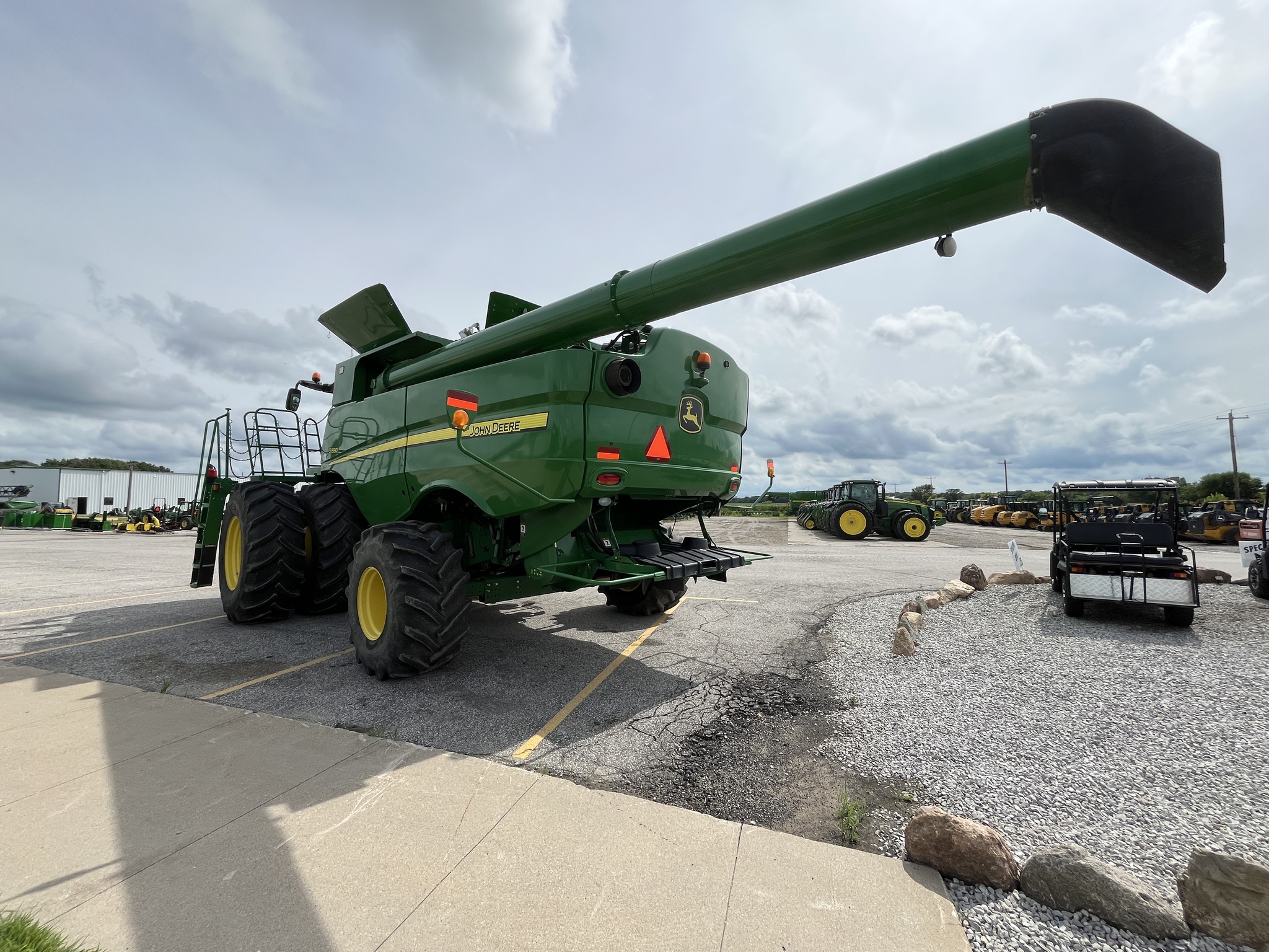 2014 John Deere S680 Image 5