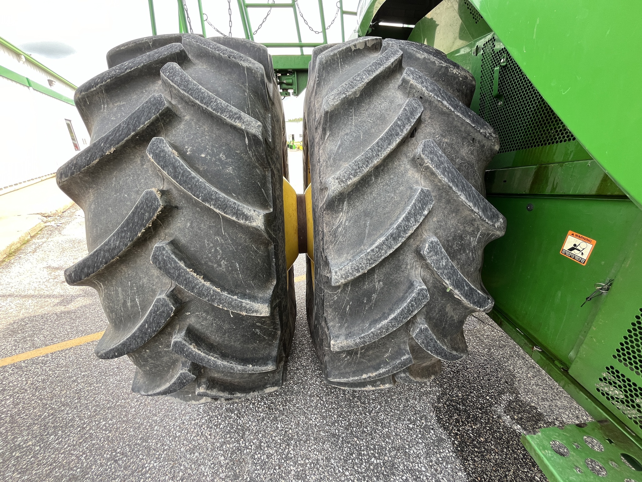 2014 John Deere S680 Image 10