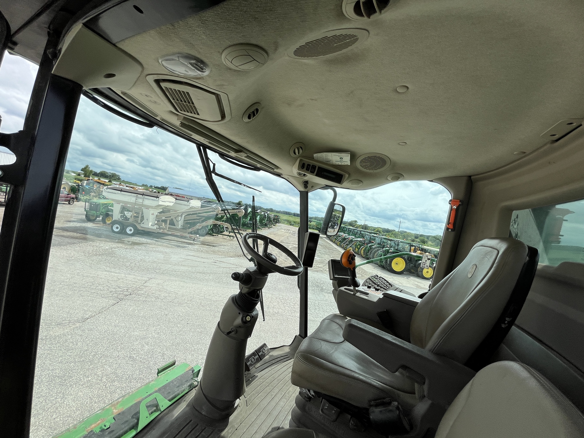 2014 John Deere S680 Image 19