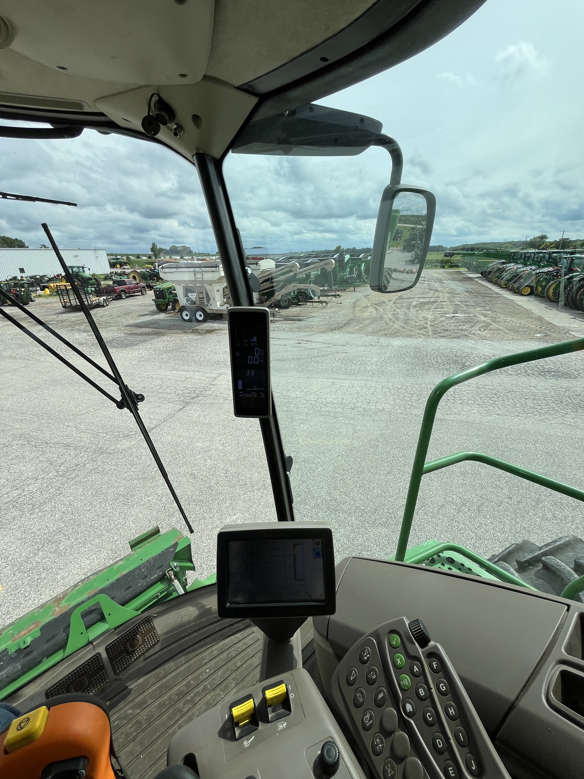 2014 John Deere S680 Image 20
