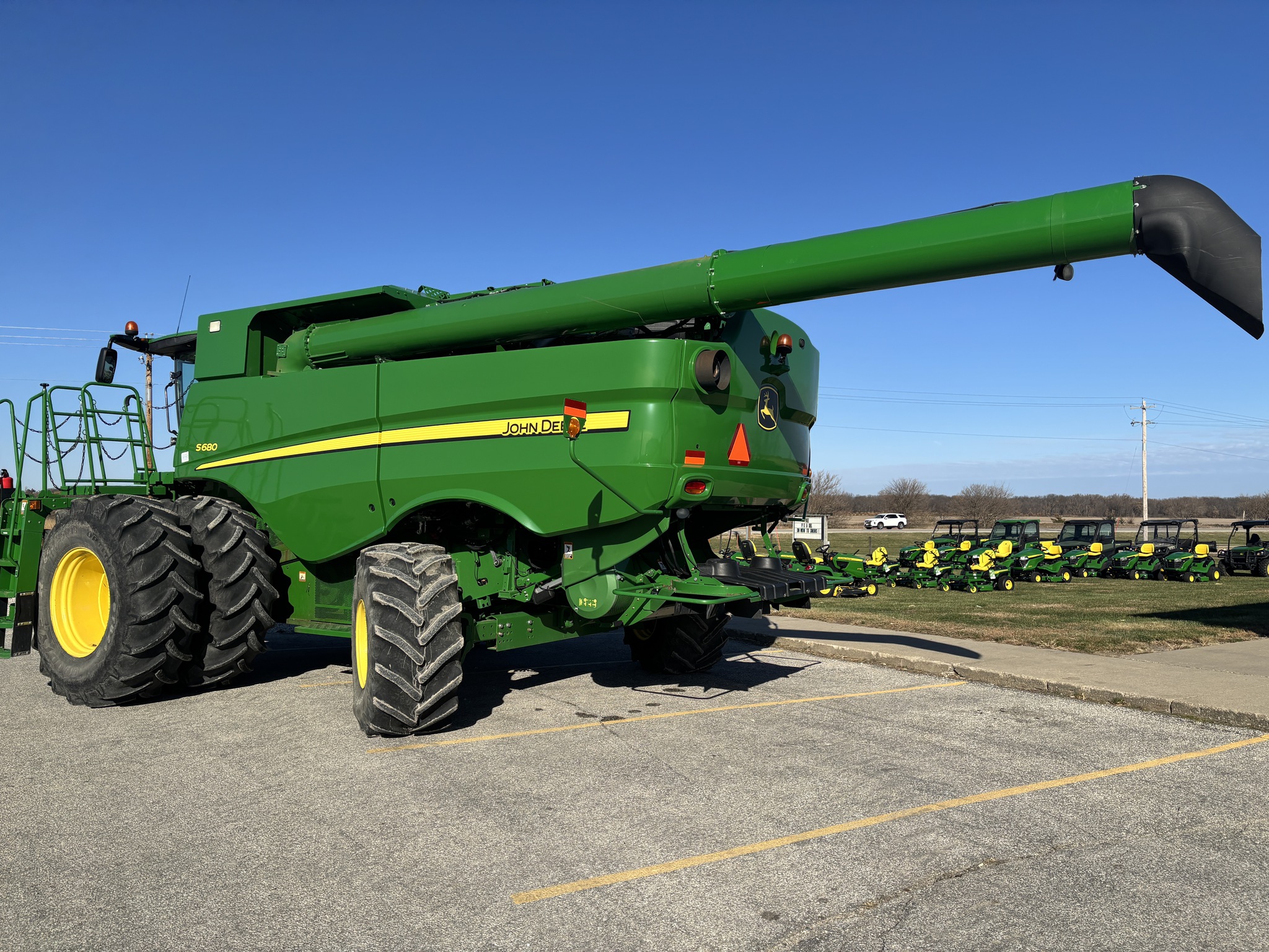 2014 John Deere S680 Image 3