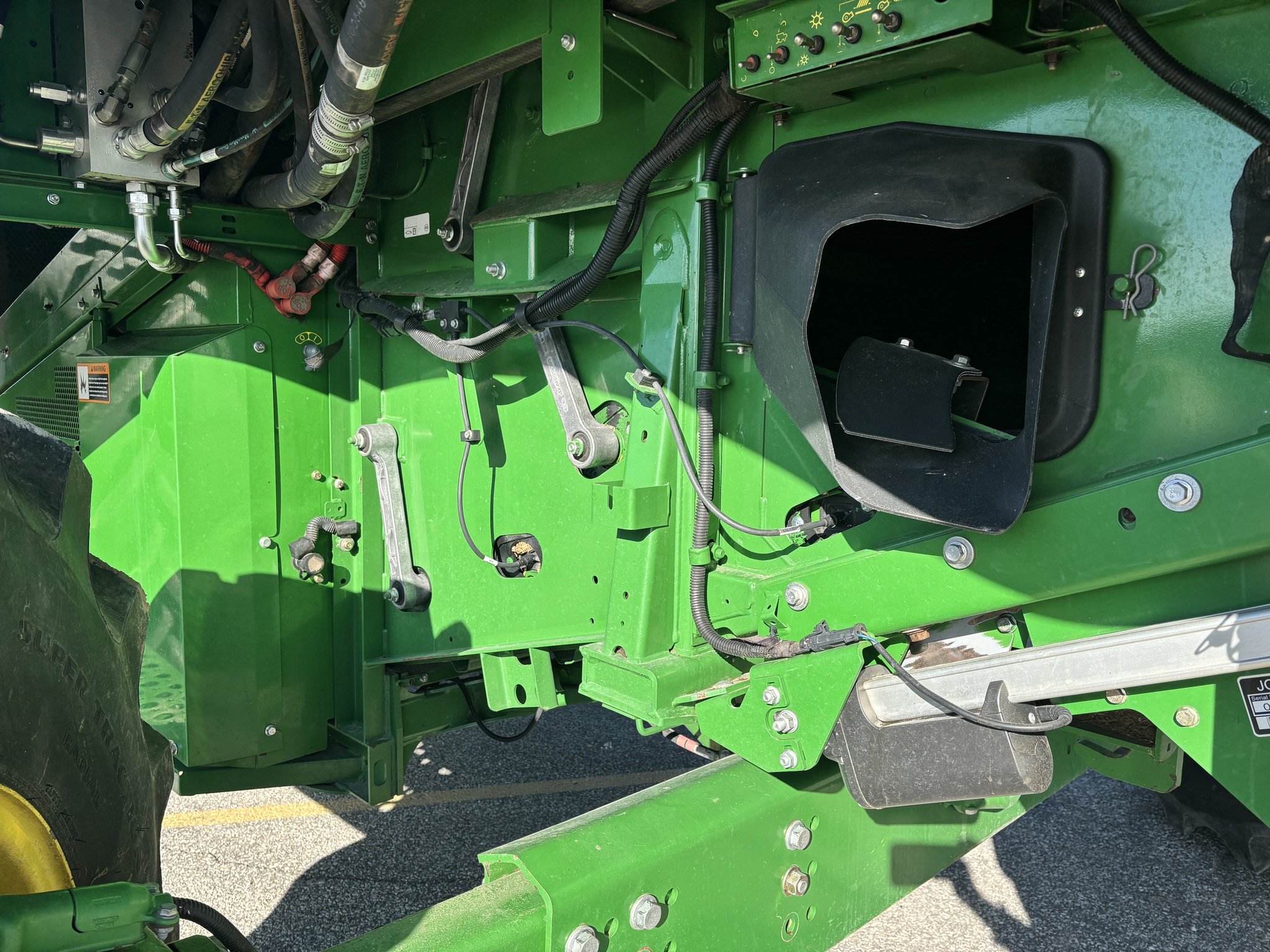 2014 John Deere S680 Image 16