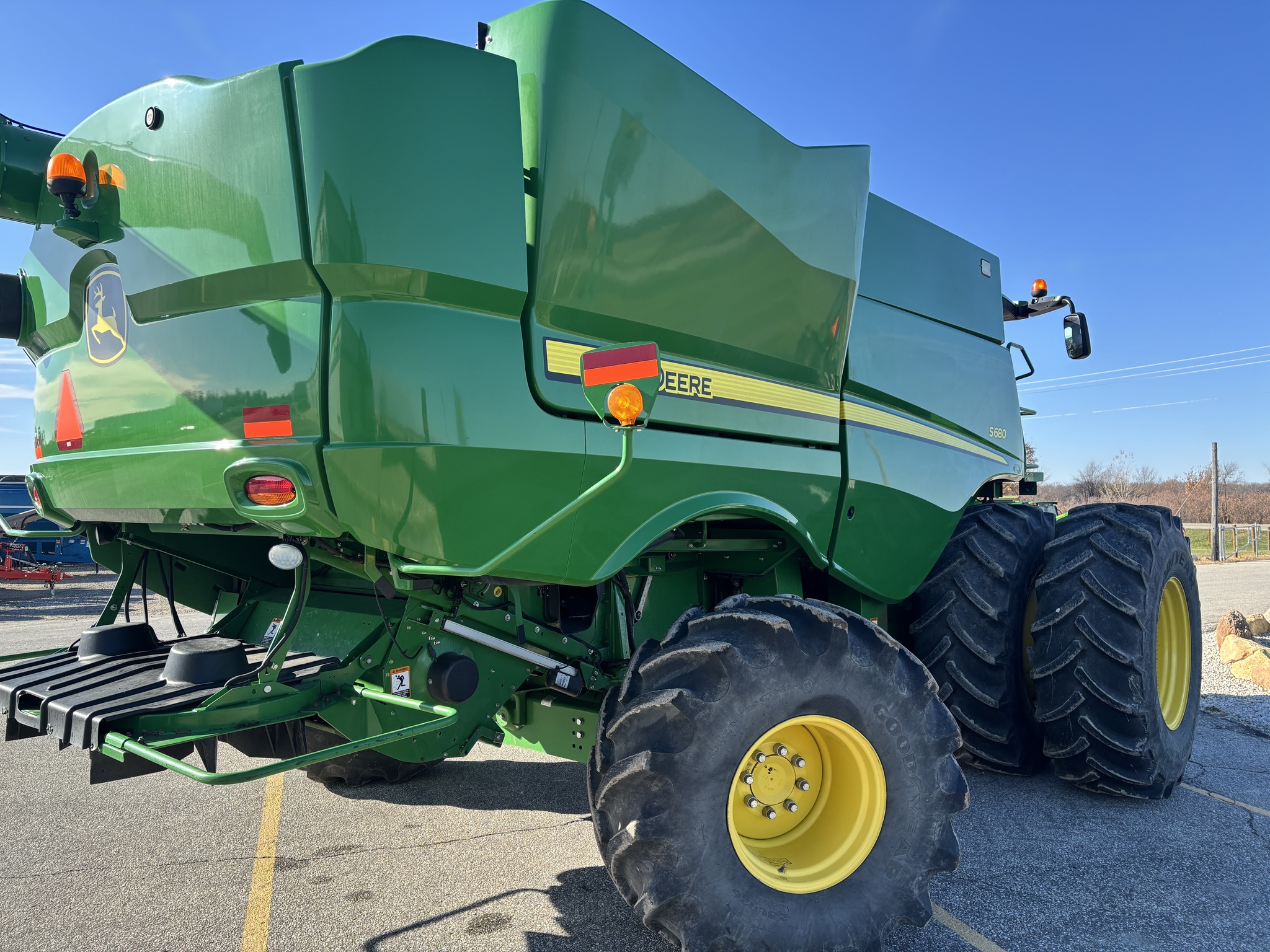 2014 John Deere S680 Image 5