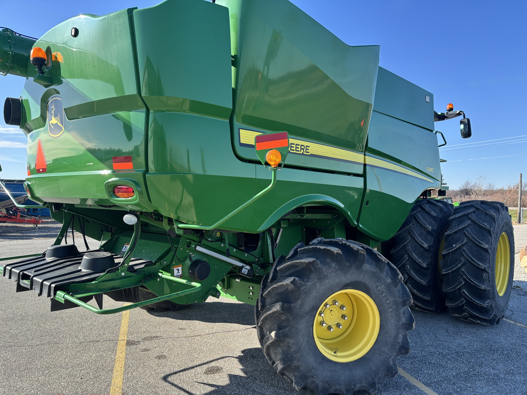 2014 John Deere S680 Image 9