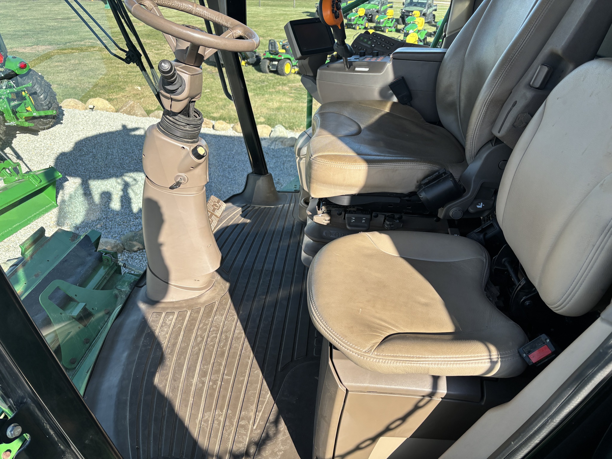 2014 John Deere S680 Image 14