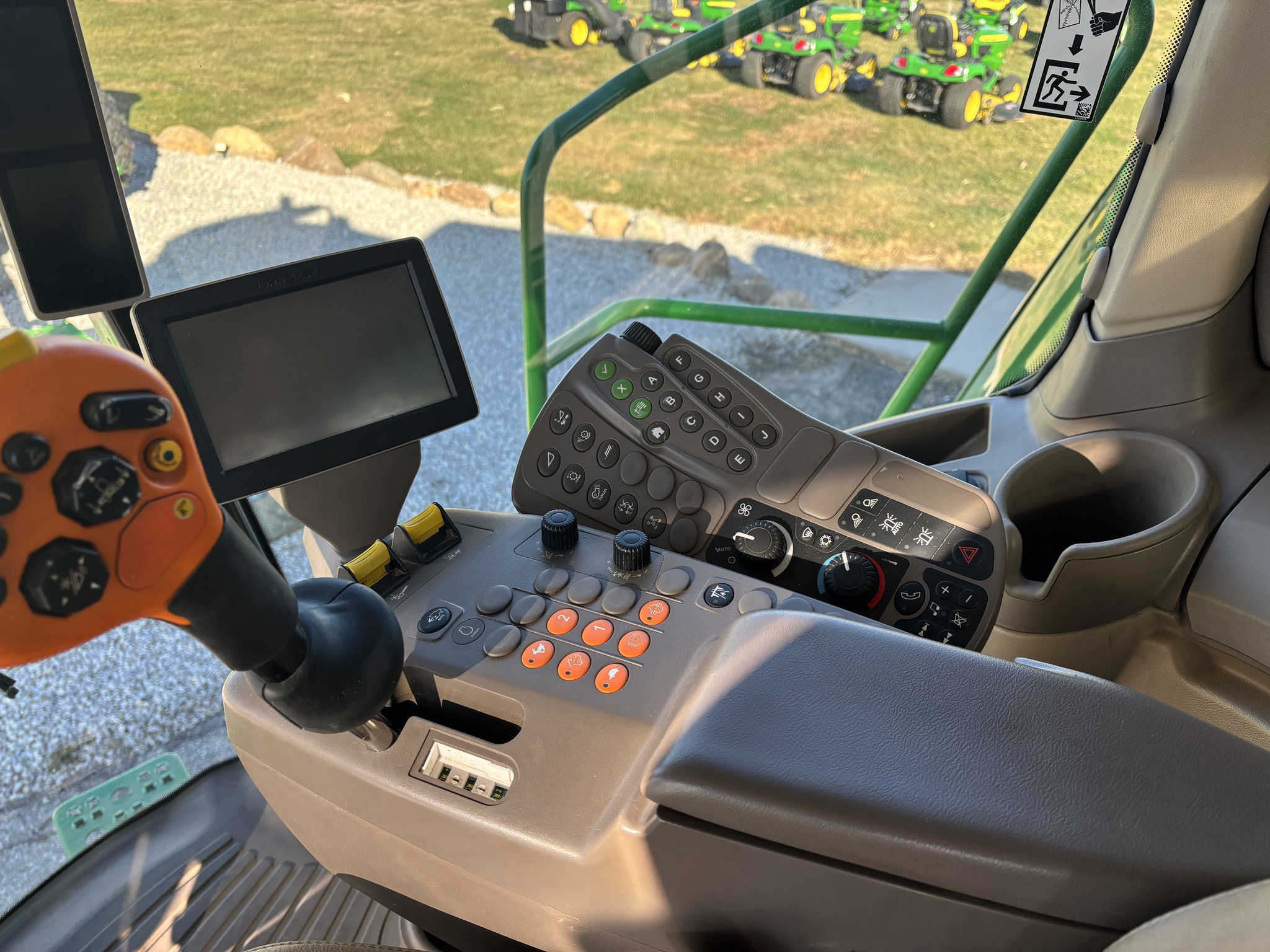 2014 John Deere S680 Image 15