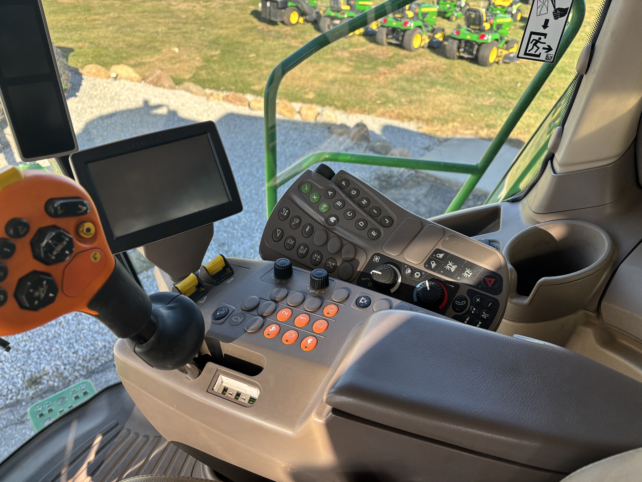 2014 John Deere S680 Image 19