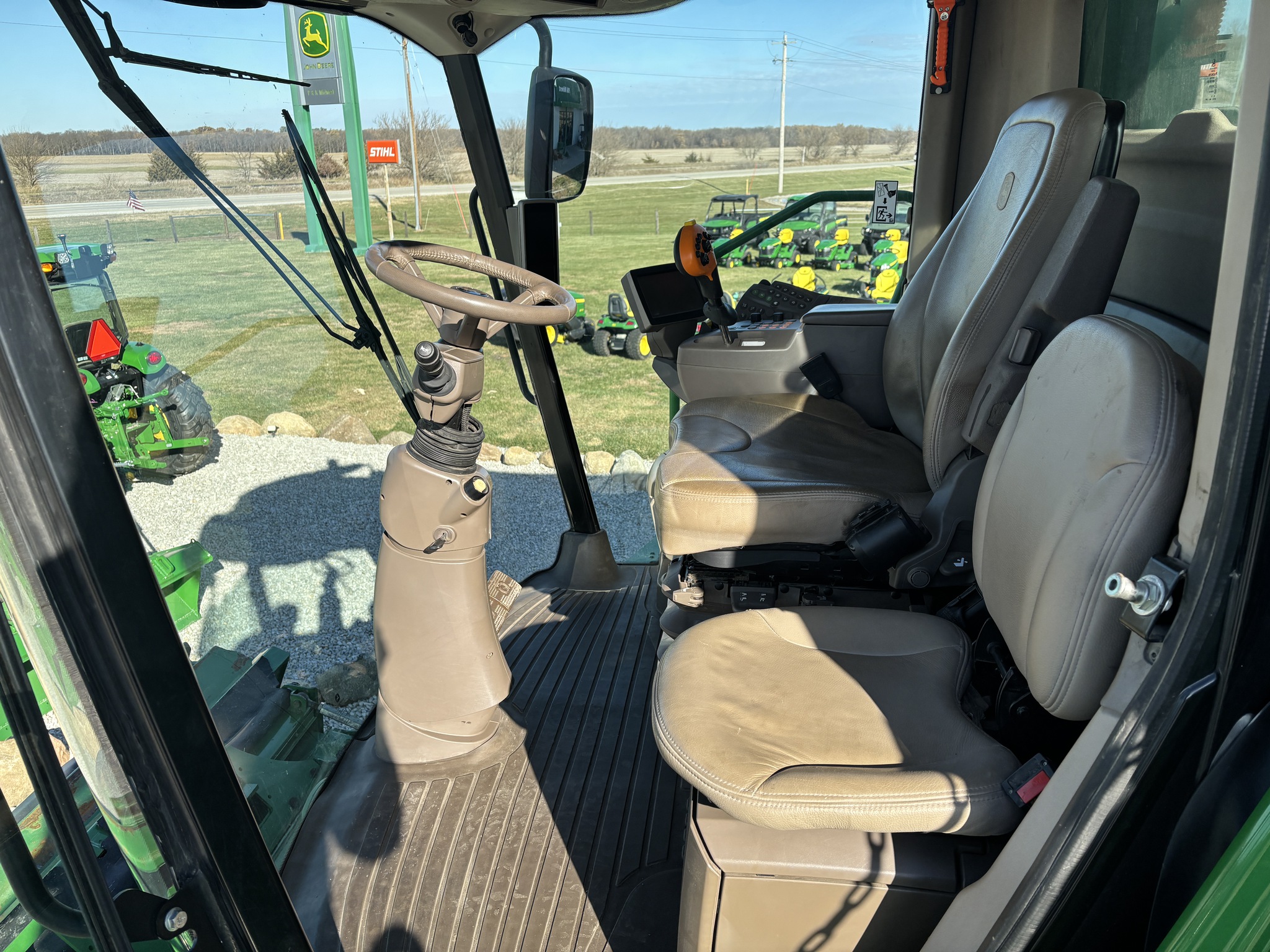 2014 John Deere S680 Image 30