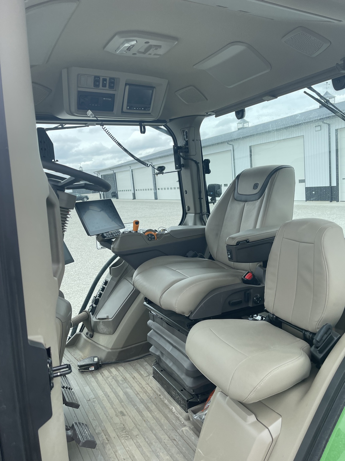 2025 John Deere 8RX 410 Image 6