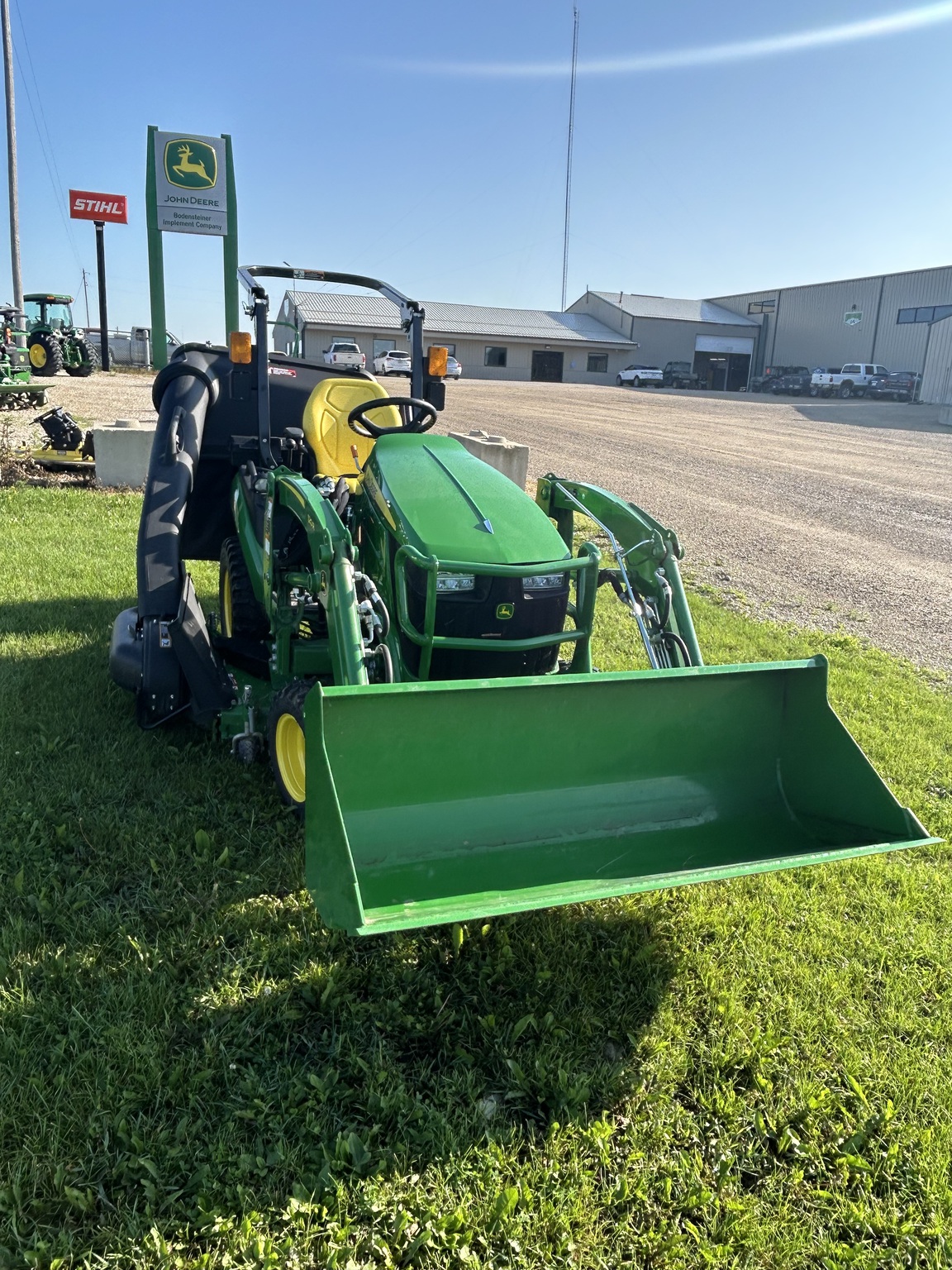 2023 John Deere 1025R Image 2