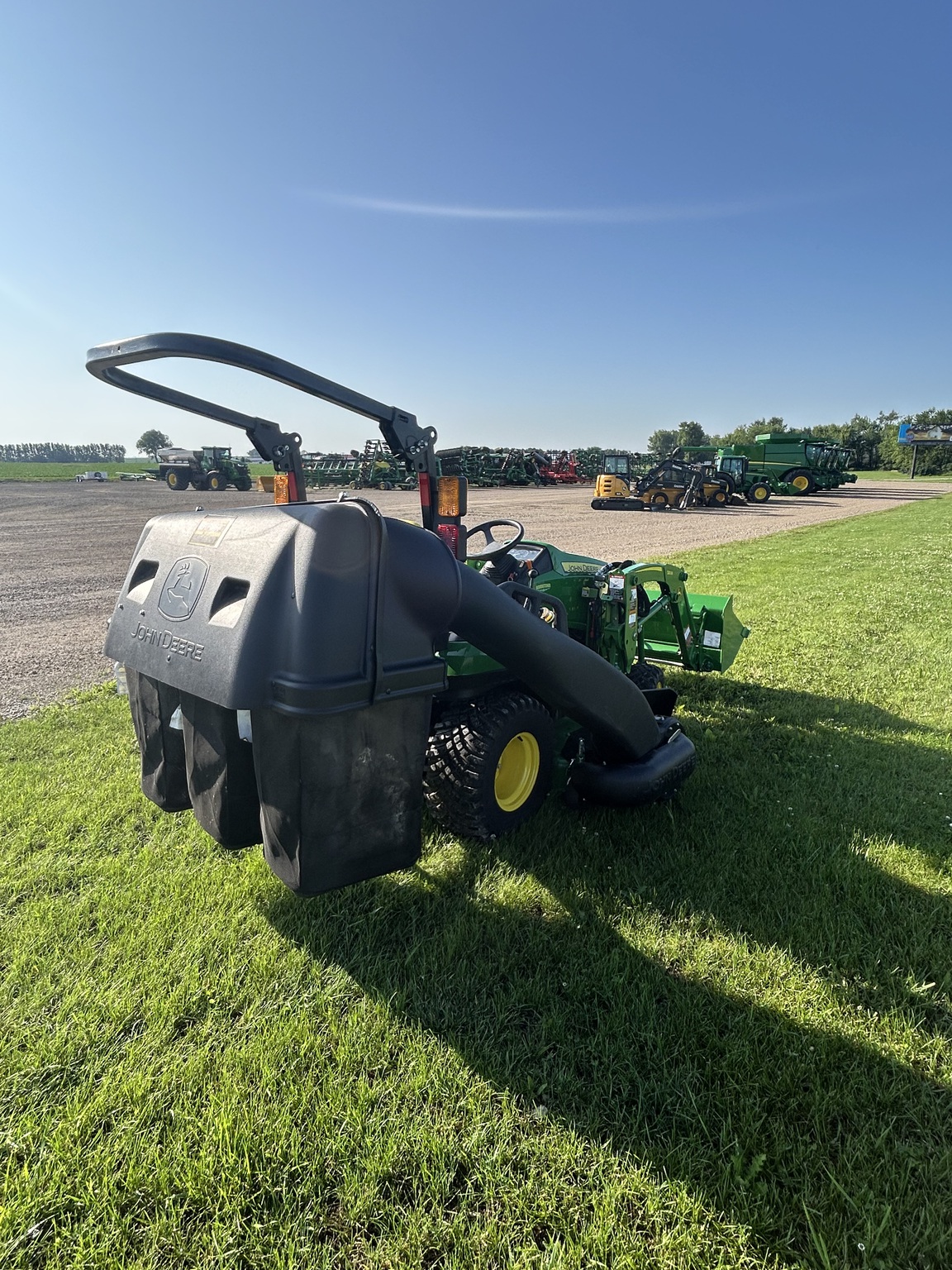 2023 John Deere 1025R Image 4