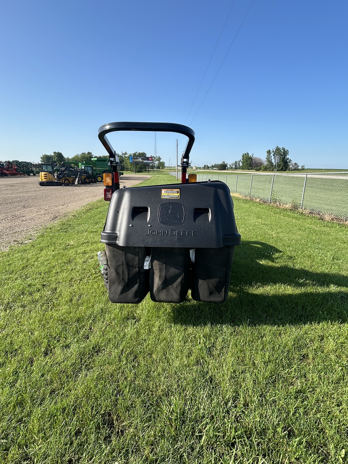 2023 John Deere 1025R Image 5