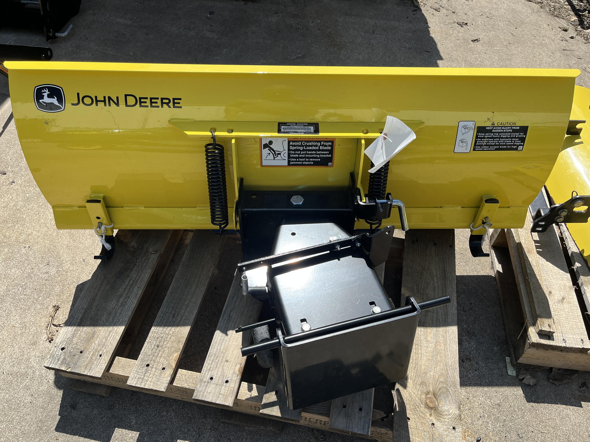 2022 John Deere X390 Image 17