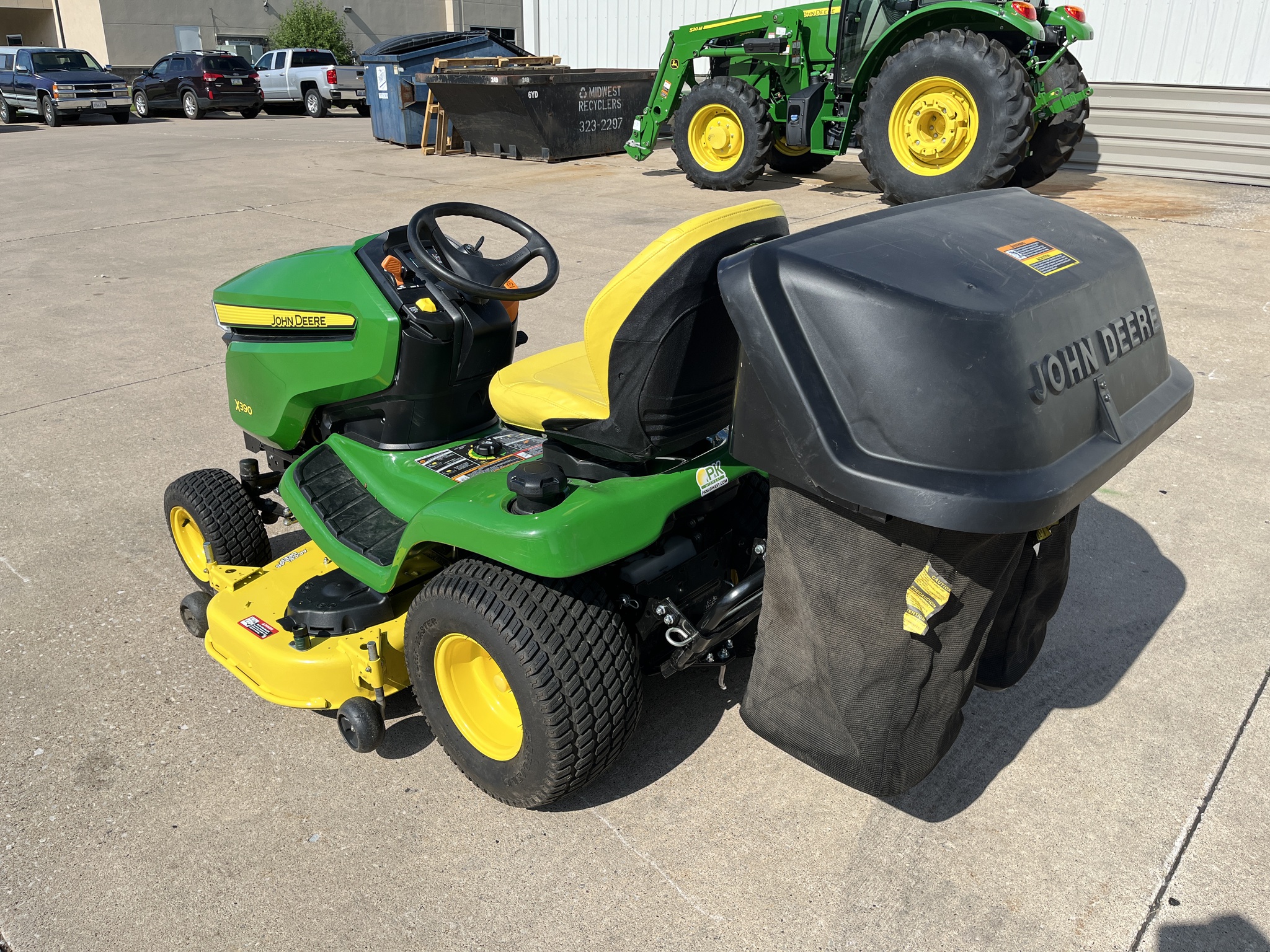 2022 John Deere X390 Image 8