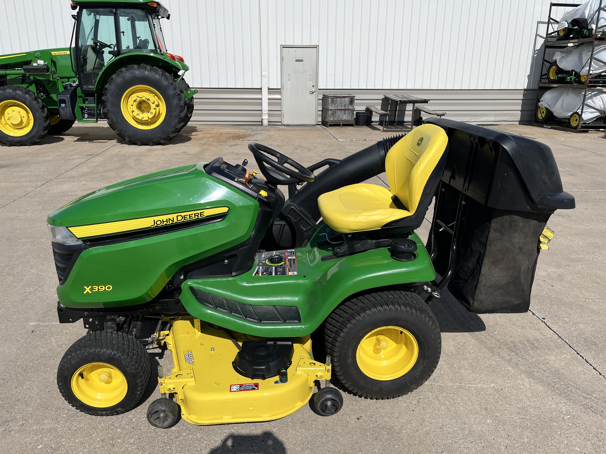 2022 John Deere X390 Image 1