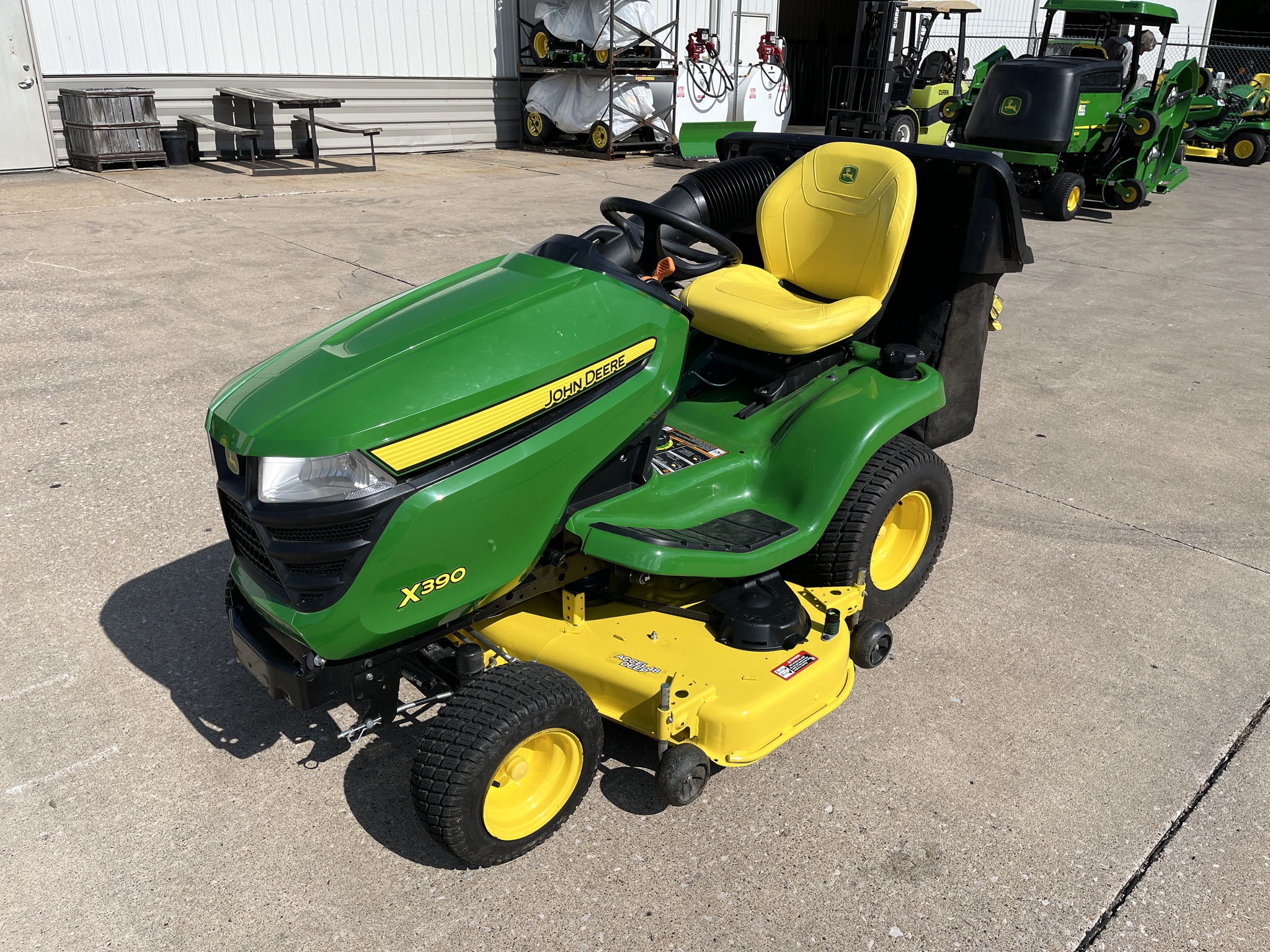2022 John Deere X390 Image 2