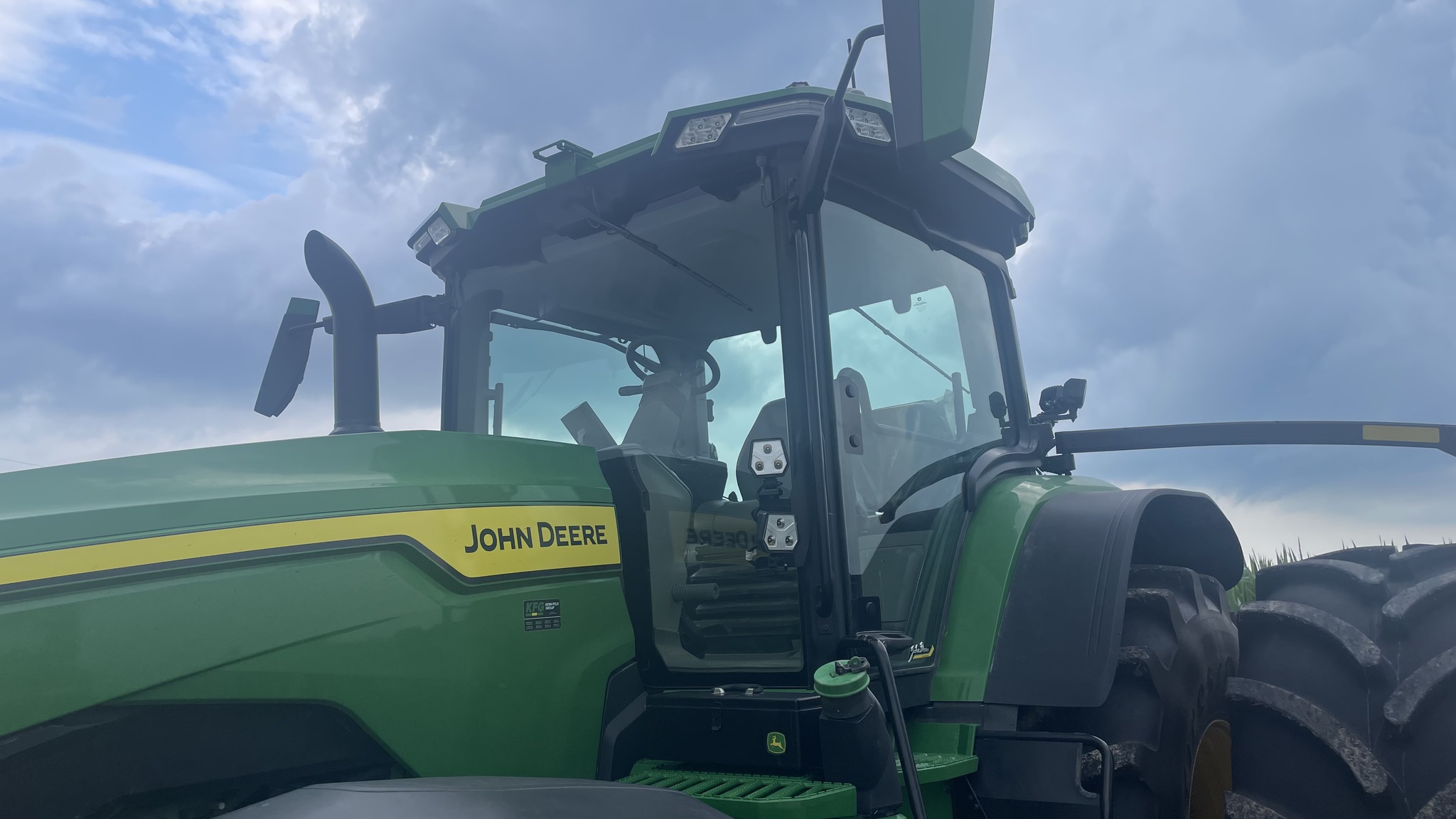 2022 John Deere 8R 340 Image 2