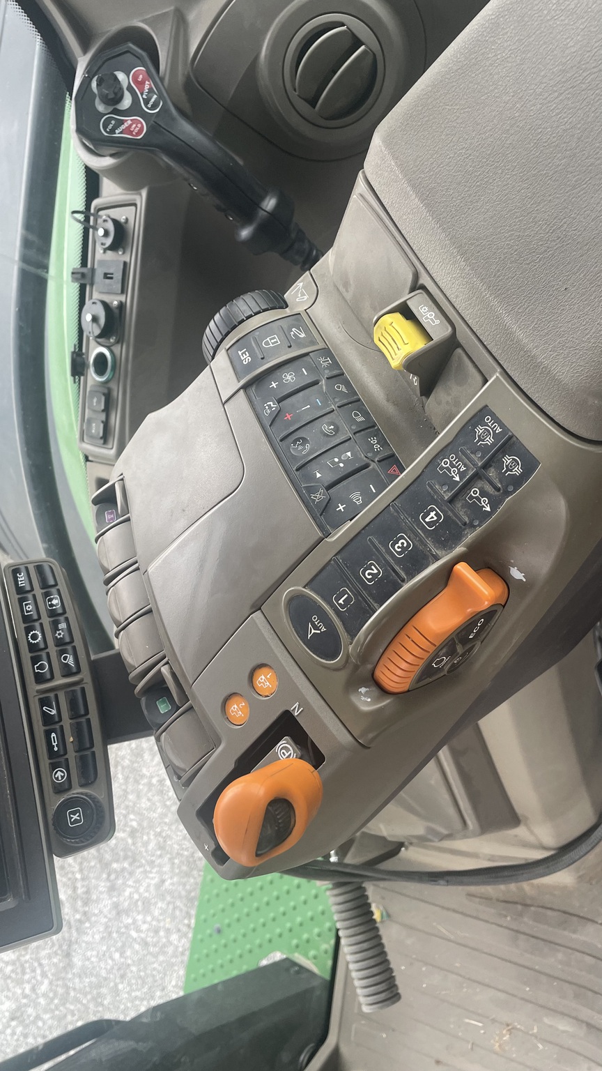 2022 John Deere 8R 340 Image 10