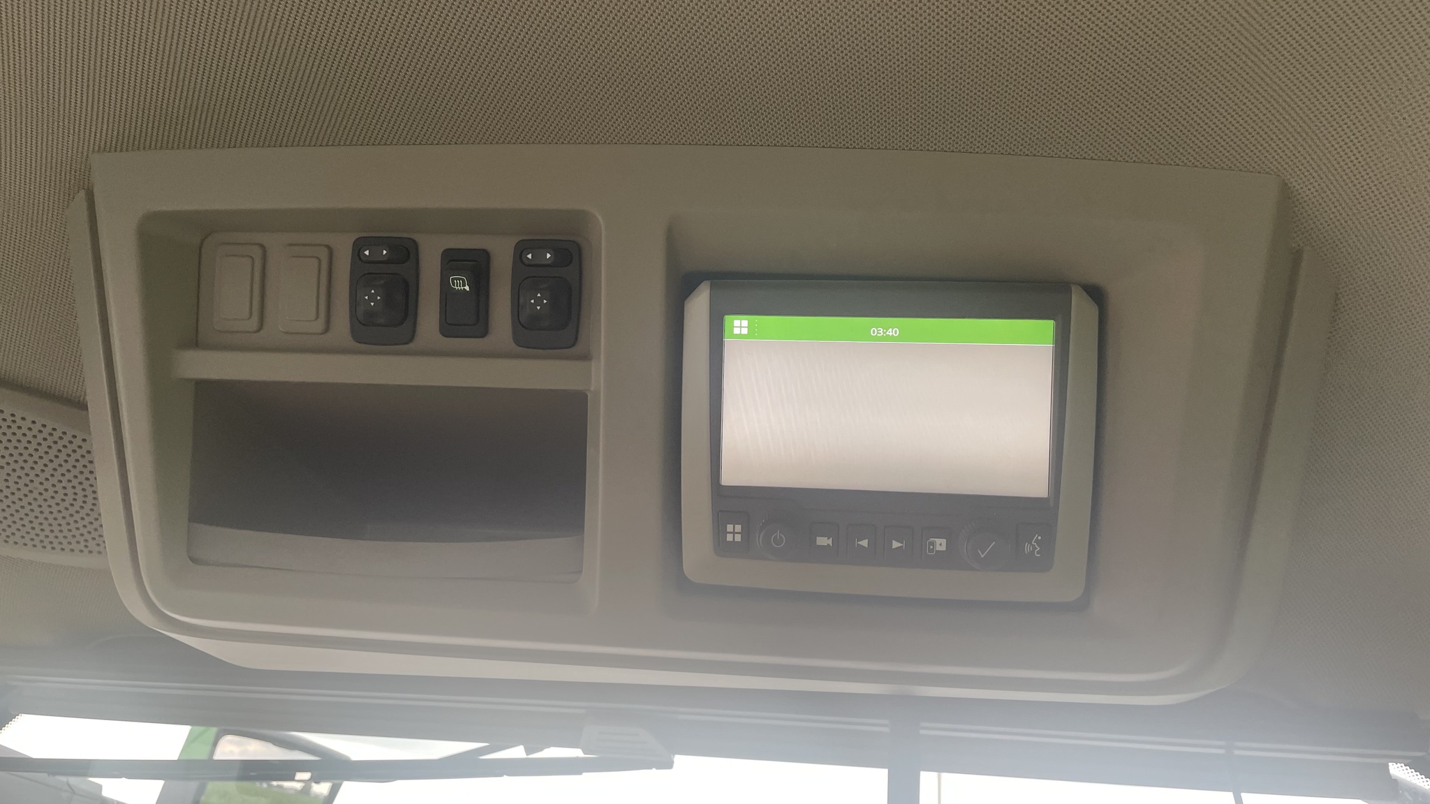 2022 John Deere 8R 340 Image 9