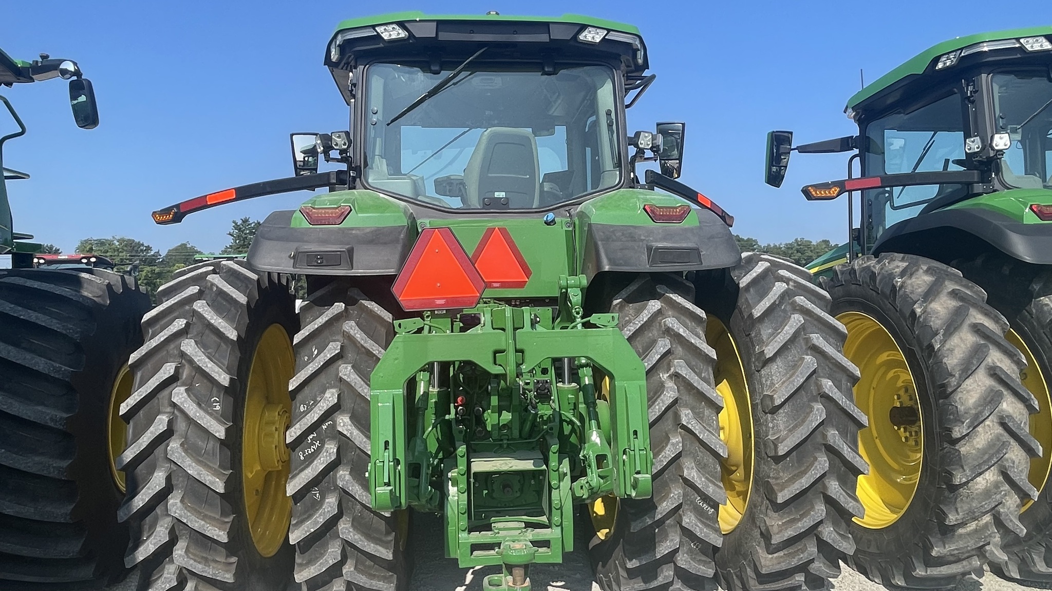 2022 John Deere 8R 340 Image 4