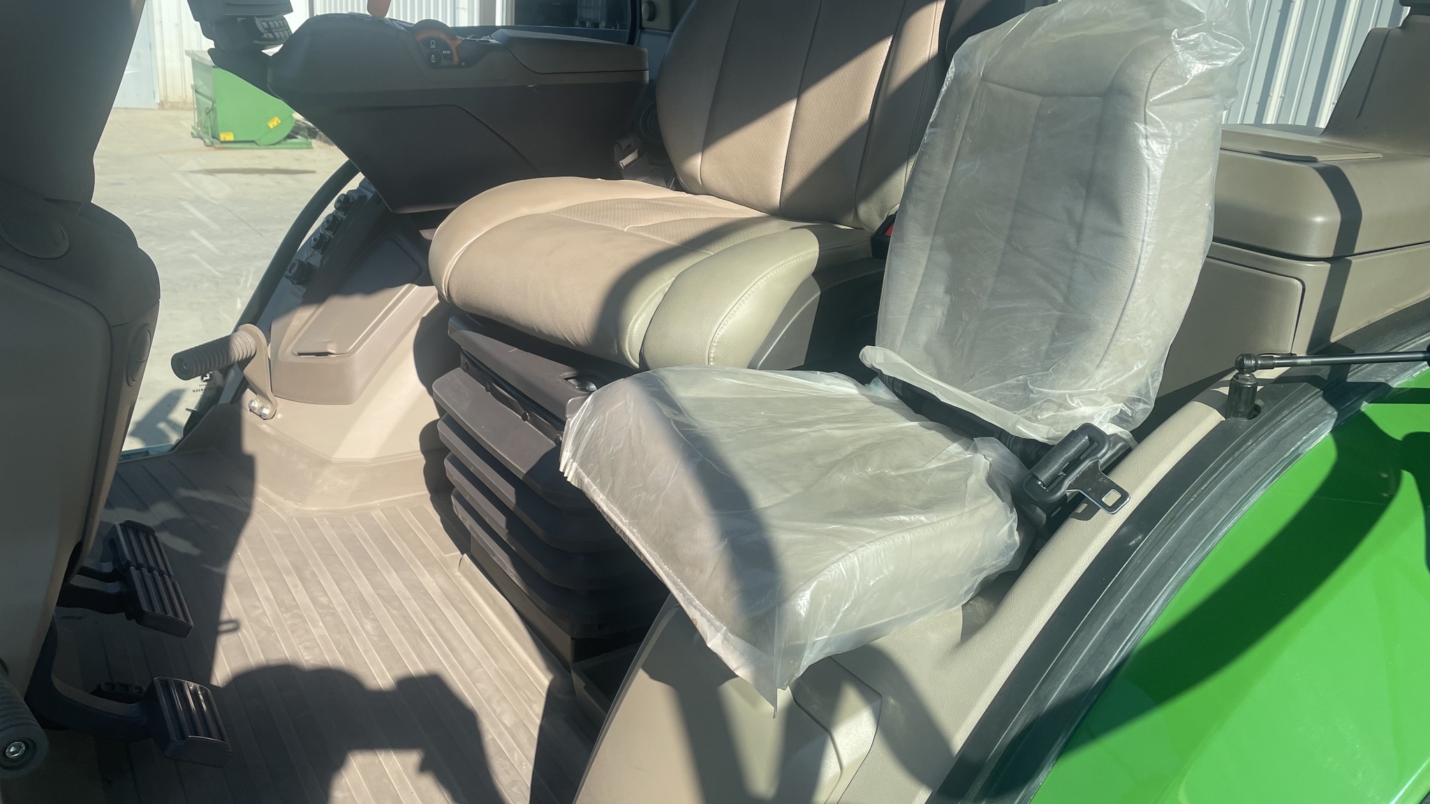 2022 John Deere 8R 340 Image 14