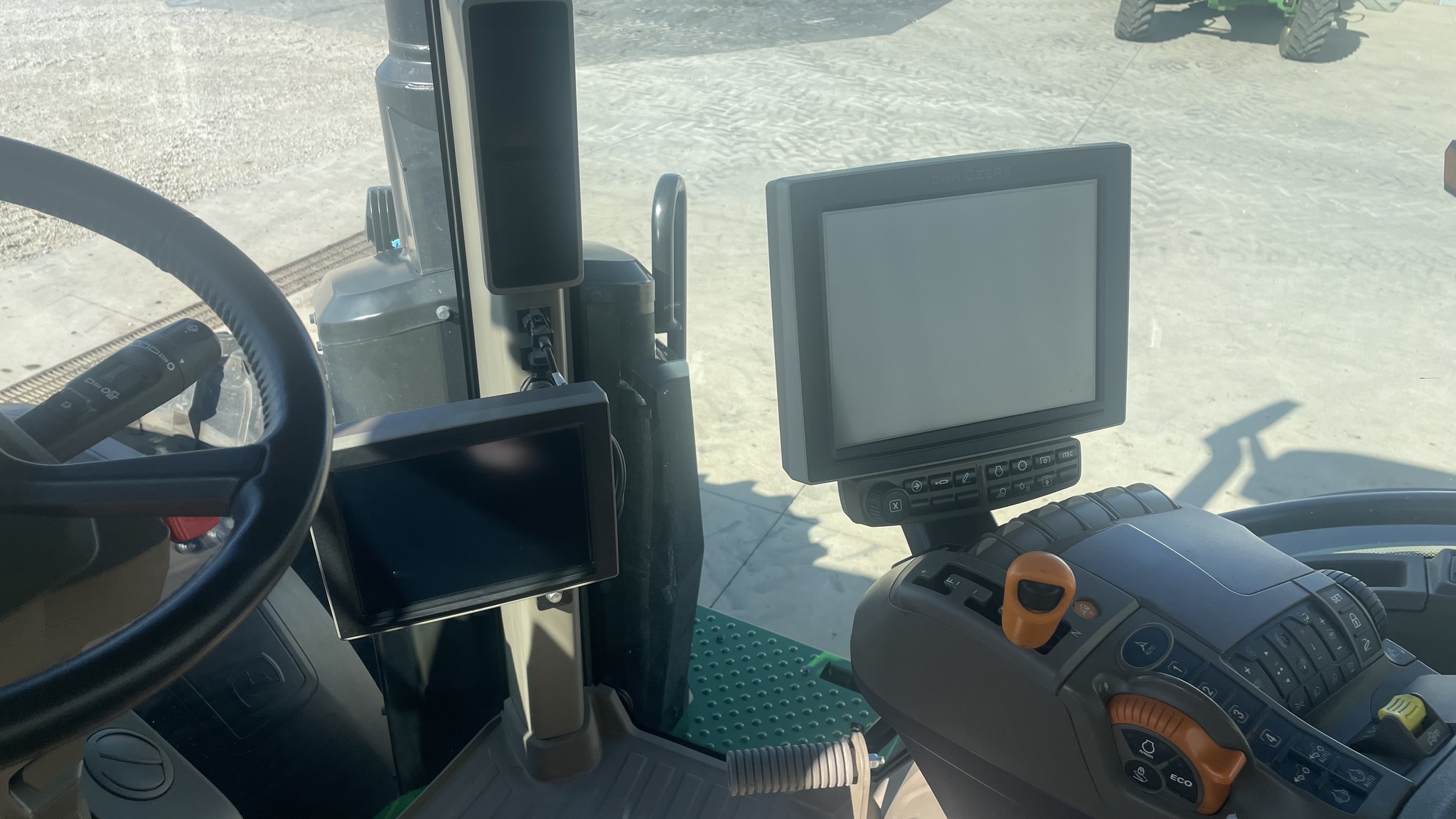 2022 John Deere 8R 340 Image 16