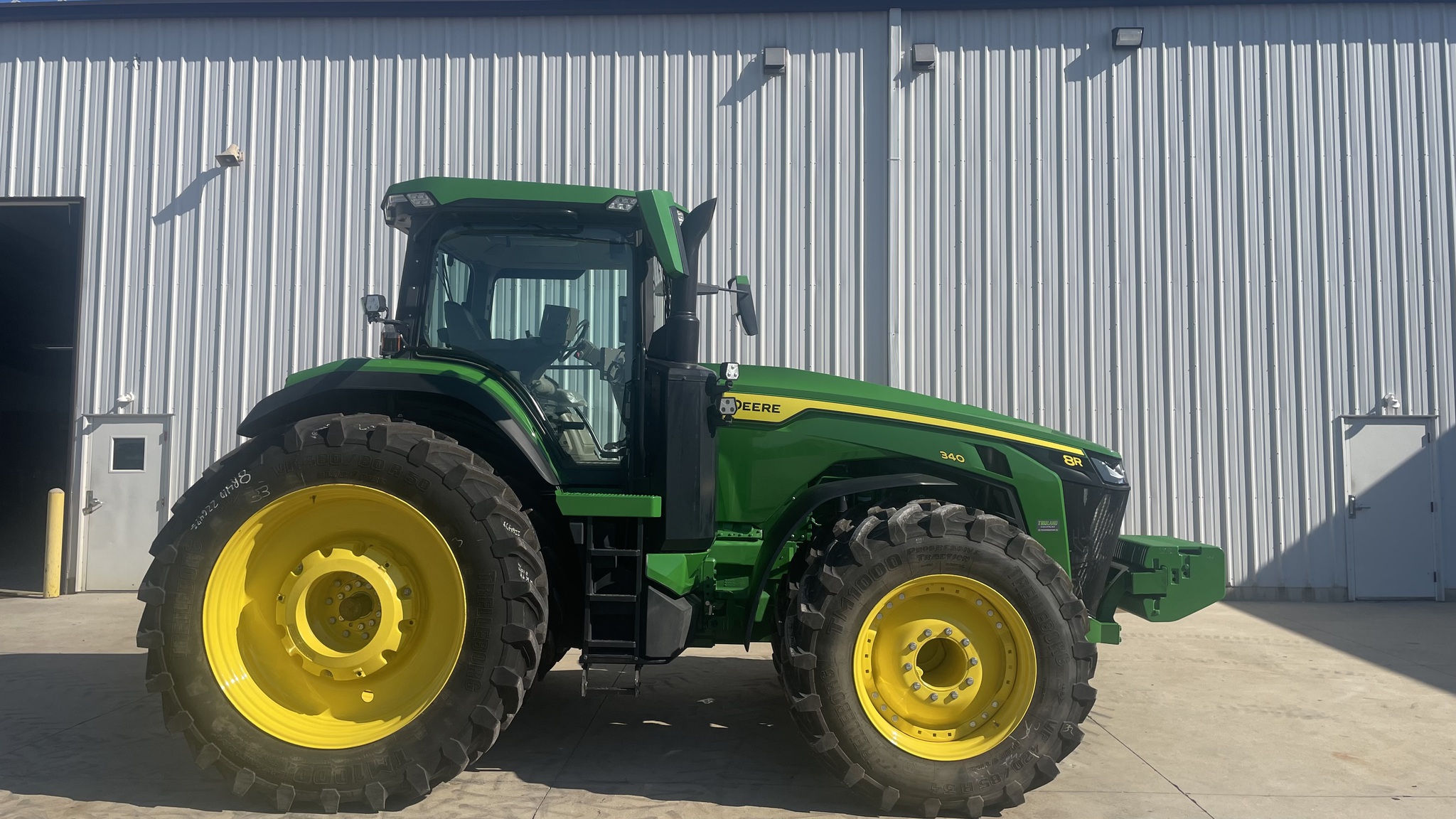 2022 John Deere 8R 340 Image 1
