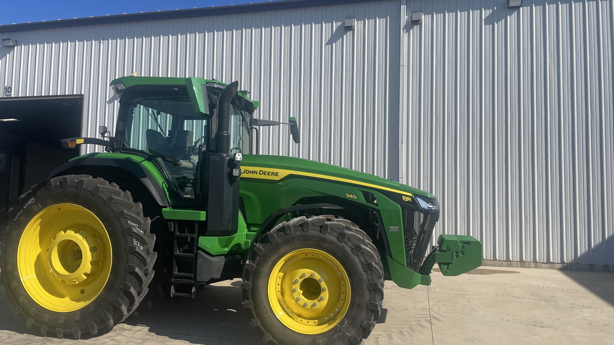 2022 John Deere 8R 340 Image 2